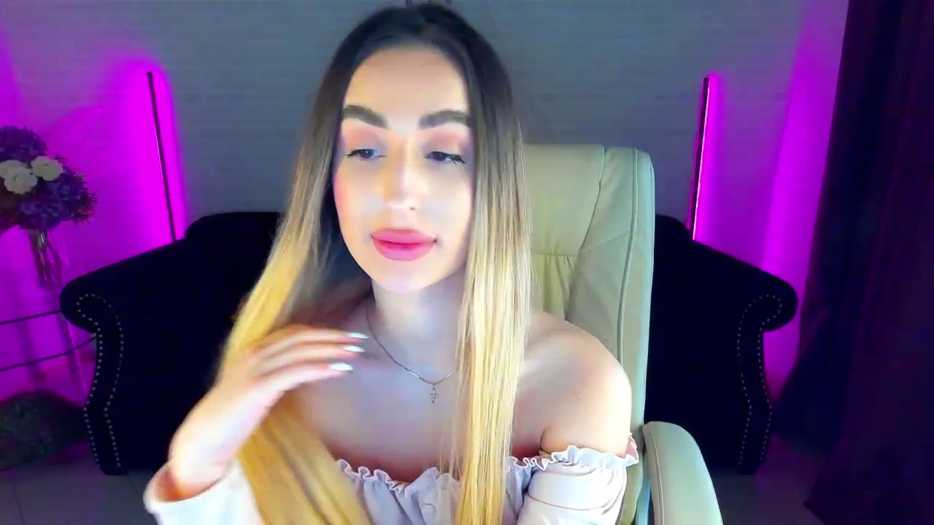 Gallery image thumbnail from LiaBrazzer's myfreecams stream on, 03/21/2023, 16:06 image 16 of 20