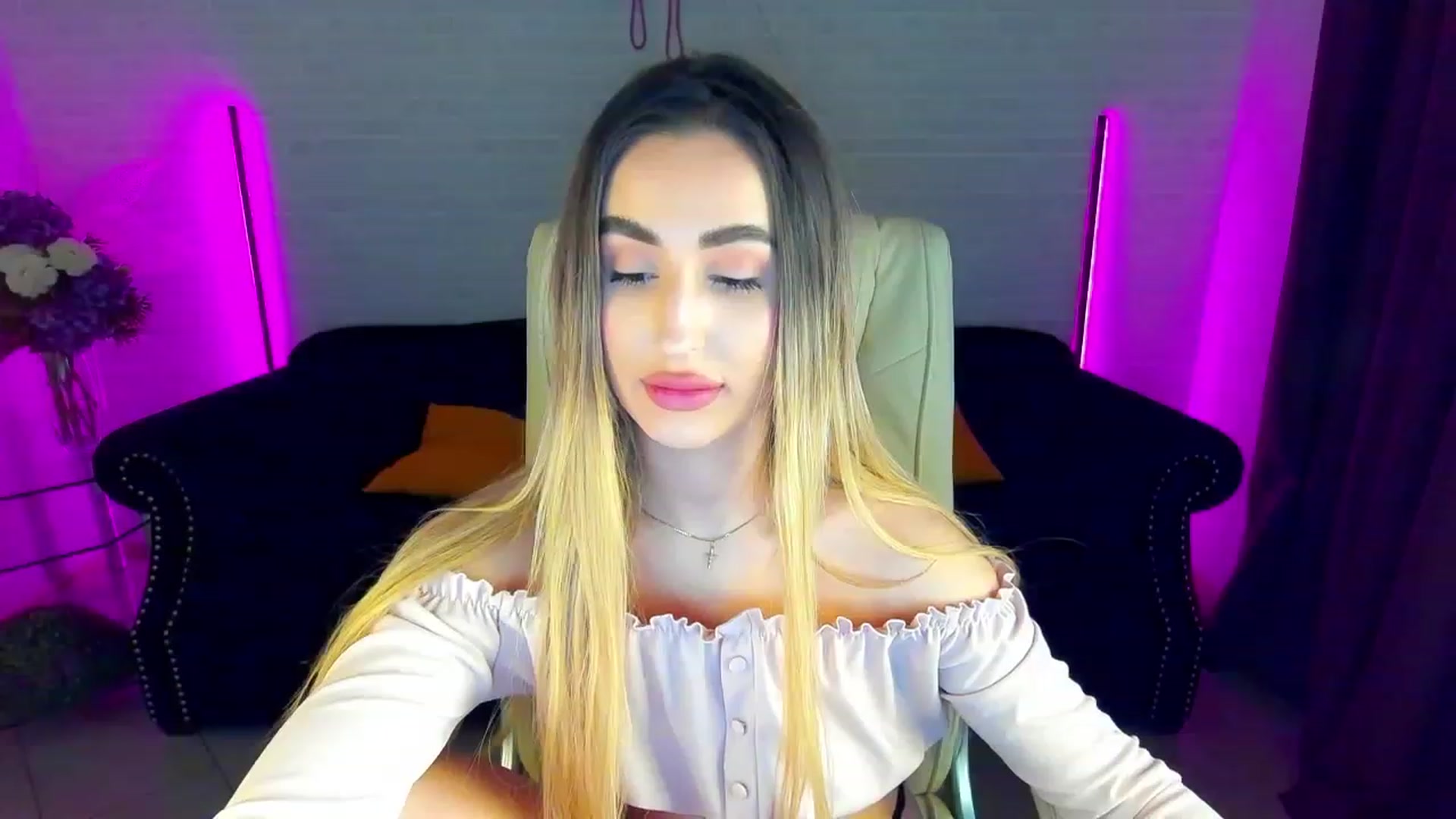 Gallery image thumbnail from LiaBrazzer's myfreecams stream on, 03/21/2023, 16:06 image 10 of 20