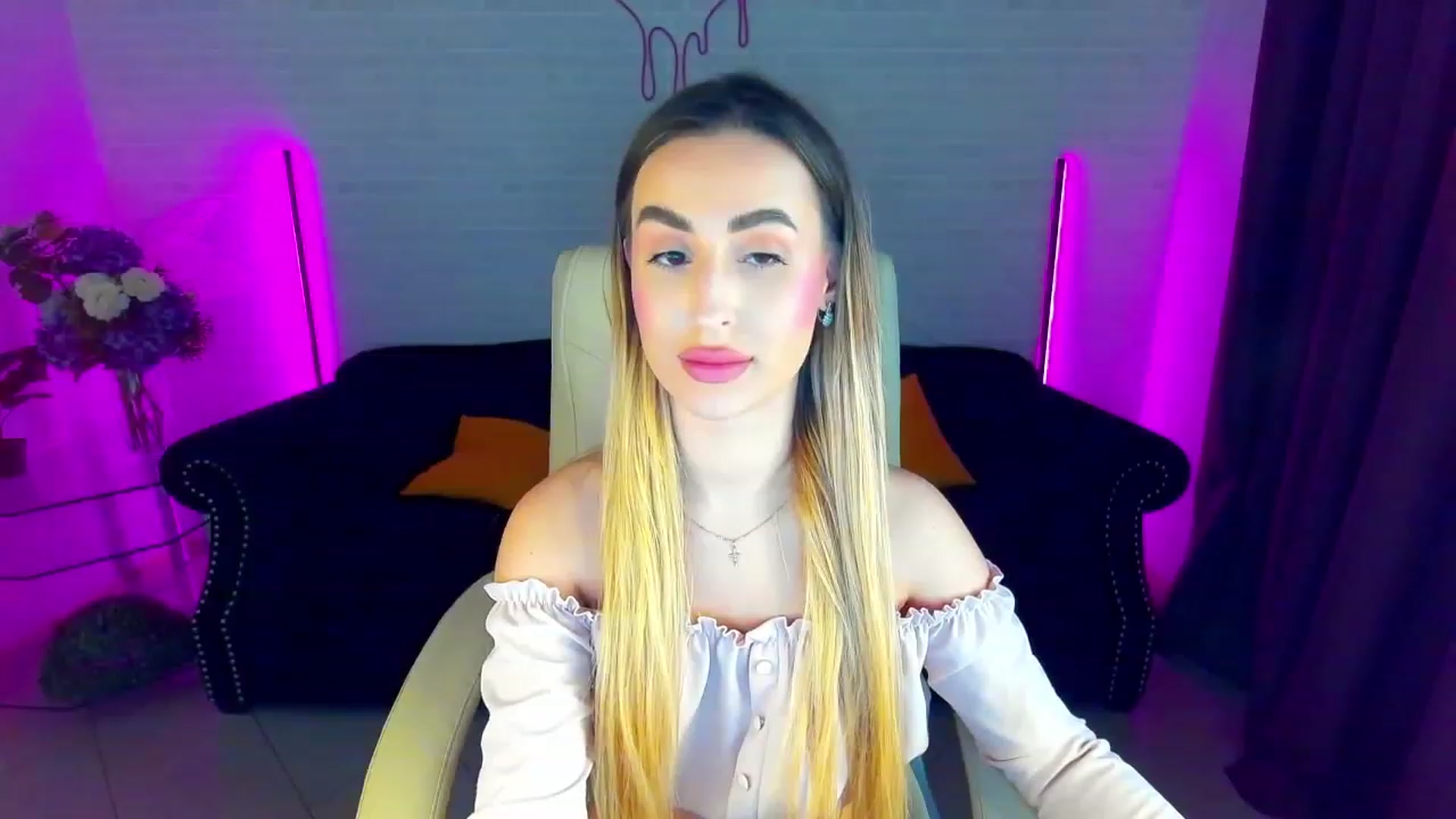 Gallery image thumbnail from LiaBrazzer's myfreecams stream on, 03/21/2023, 16:06 image 2 of 20
