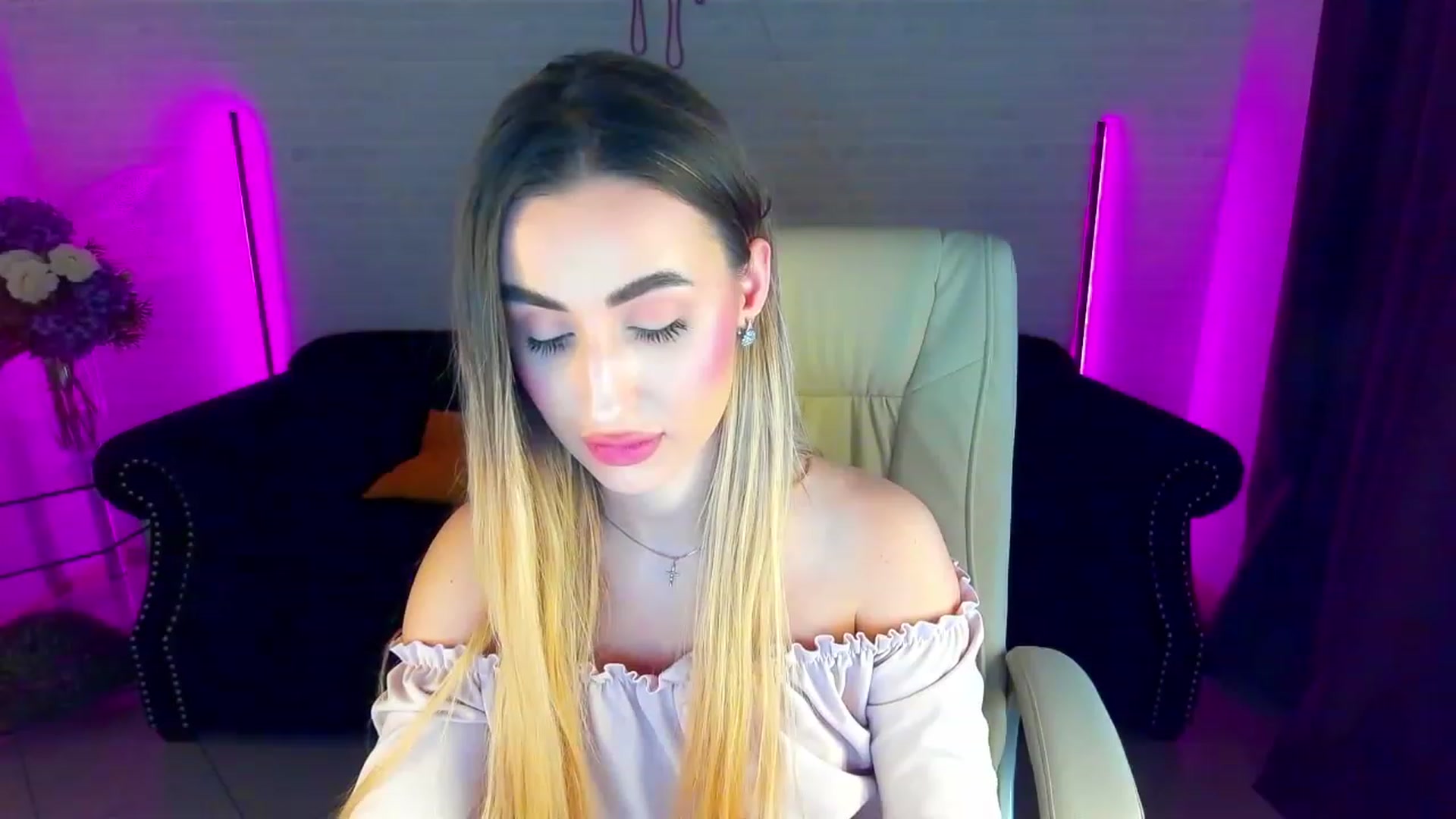 Gallery image thumbnail from LiaBrazzer's myfreecams stream on, 03/21/2023, 16:06 image 18 of 20