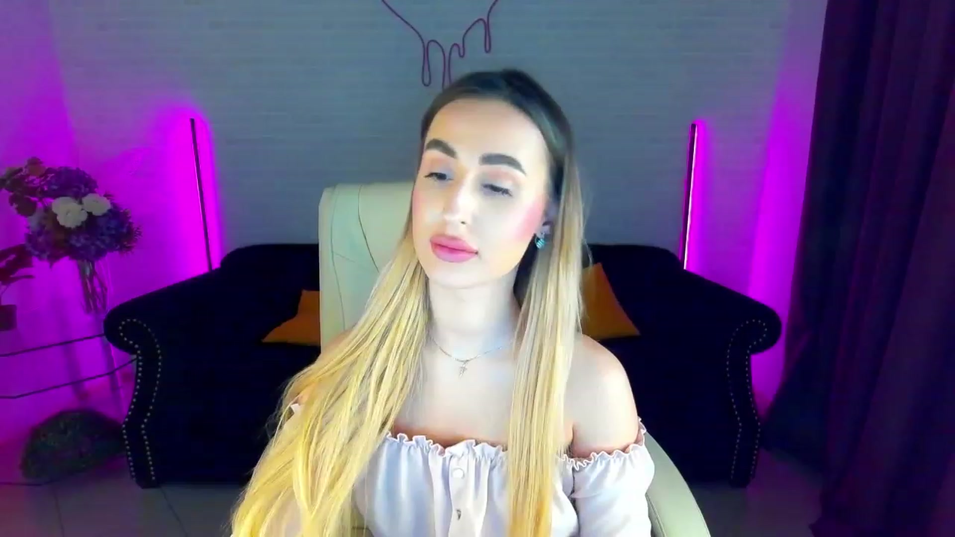 Gallery image thumbnail from LiaBrazzer's myfreecams stream on, 03/21/2023, 16:06 image 8 of 20
