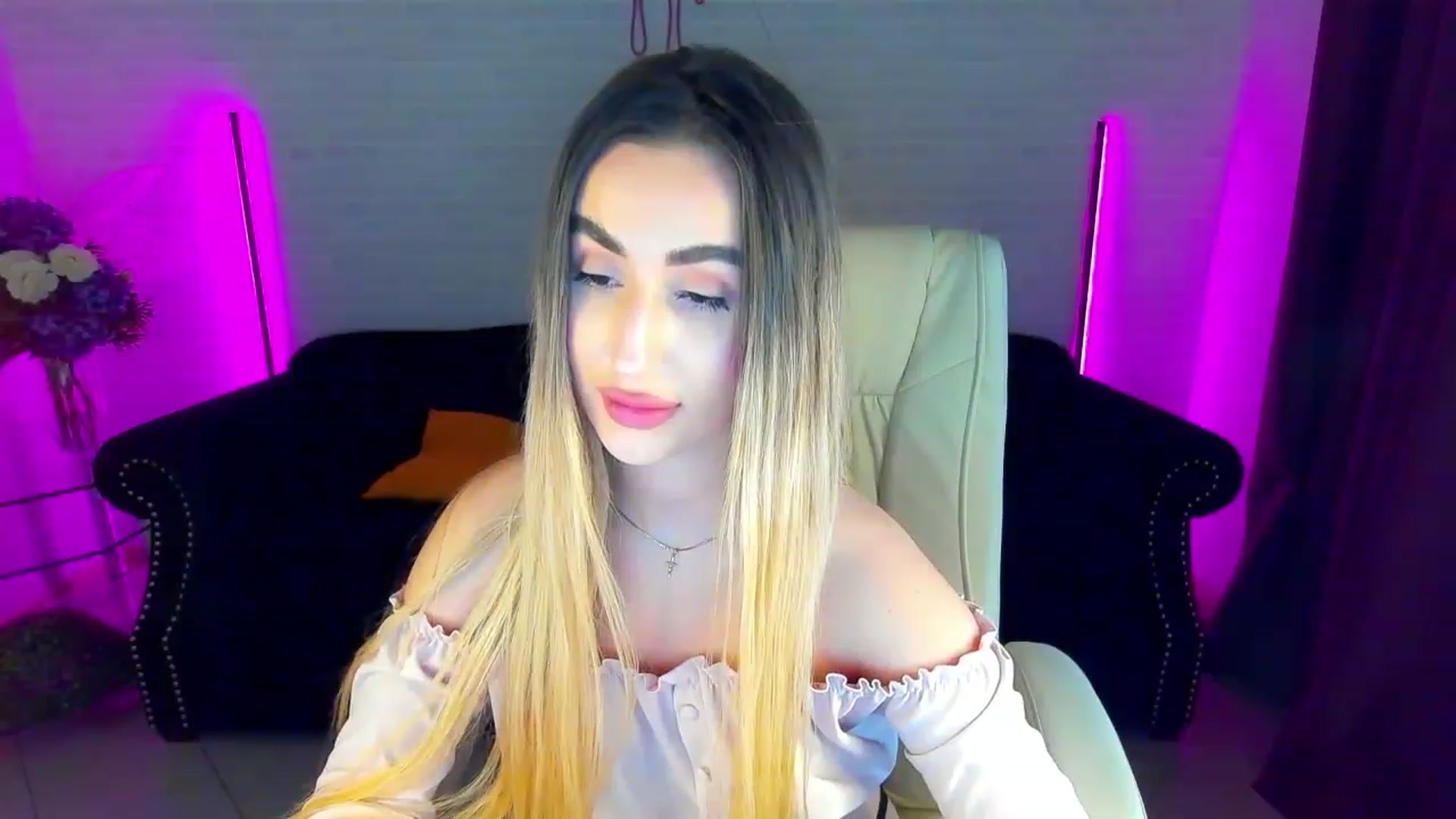 Gallery image thumbnail from LiaBrazzer's myfreecams stream on, 03/21/2023, 16:06 image 17 of 20