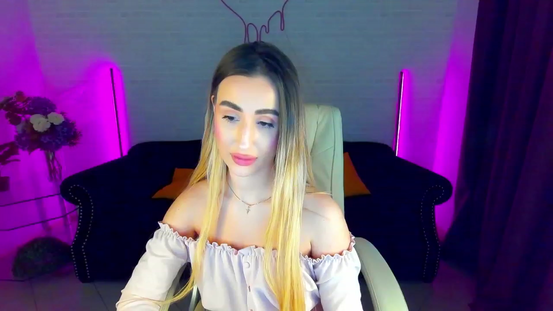 Gallery image thumbnail from LiaBrazzer's myfreecams stream on, 03/21/2023, 16:06 image 6 of 20
