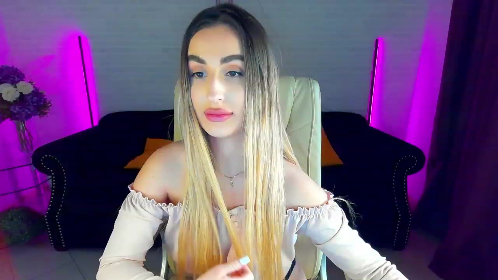Gallery image thumbnail from LiaBrazzer's myfreecams stream on, 03/21/2023, 16:06 image 12 of 20