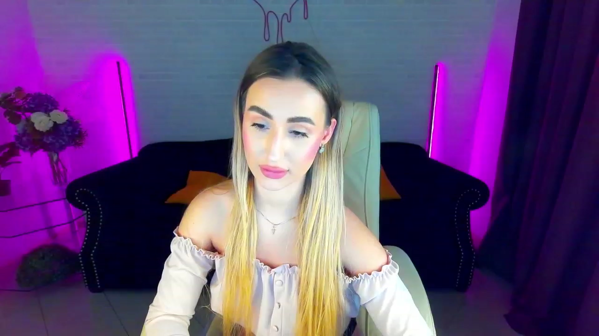 Gallery image thumbnail from LiaBrazzer's myfreecams stream on, 03/21/2023, 16:06 image 4 of 20
