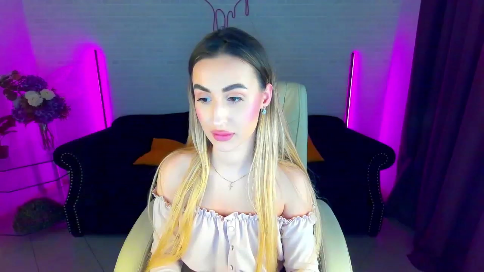 Gallery image thumbnail from LiaBrazzer's myfreecams stream on, 03/21/2023, 16:06 image 3 of 20