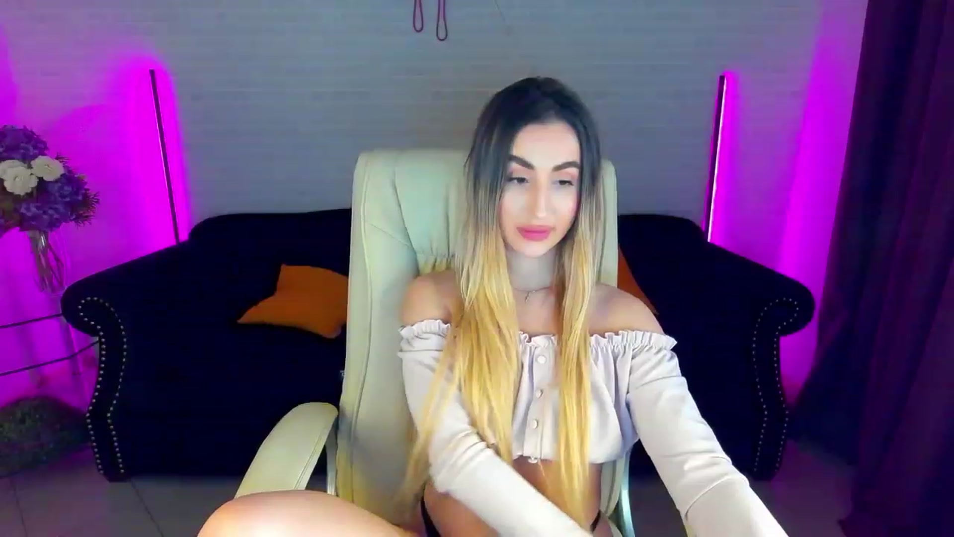 Gallery image thumbnail from LiaBrazzer's myfreecams stream on, 03/21/2023, 16:06 image 11 of 20
