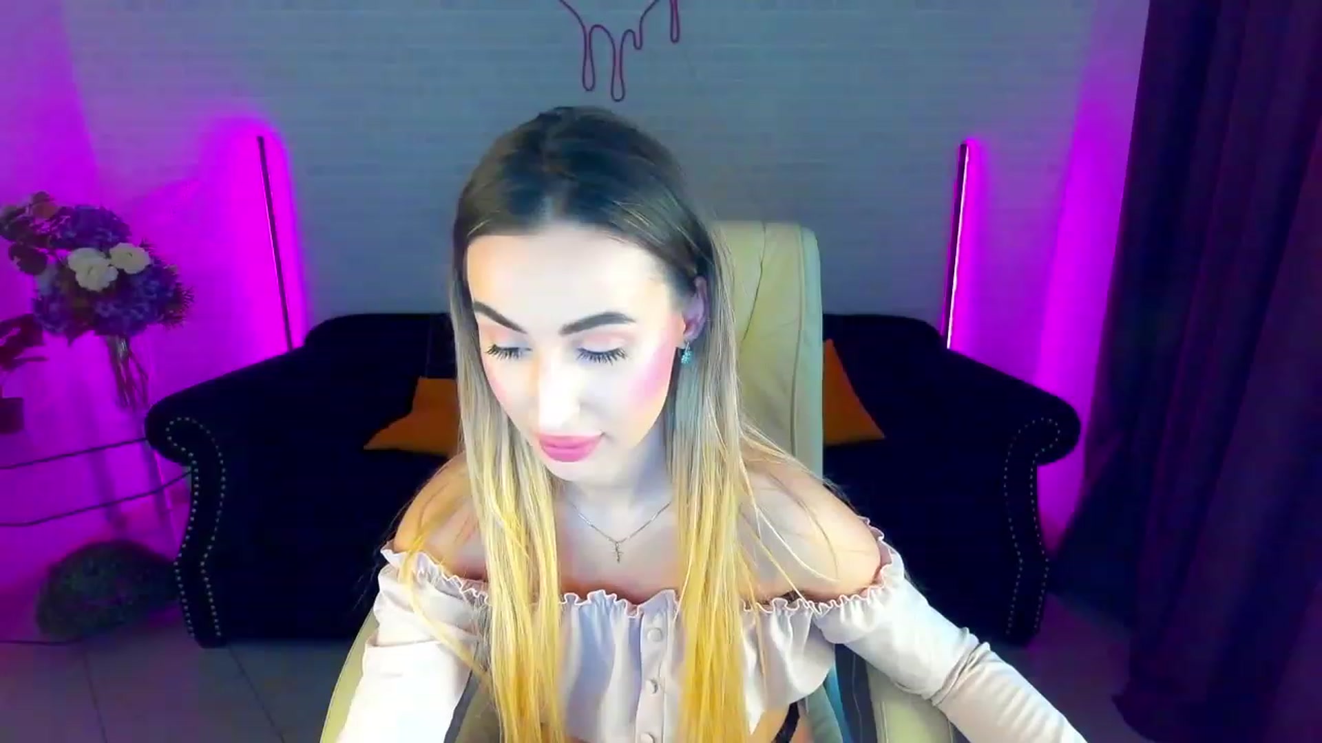 Gallery image thumbnail from LiaBrazzer's myfreecams stream on, 03/21/2023, 16:06 image 1 of 20