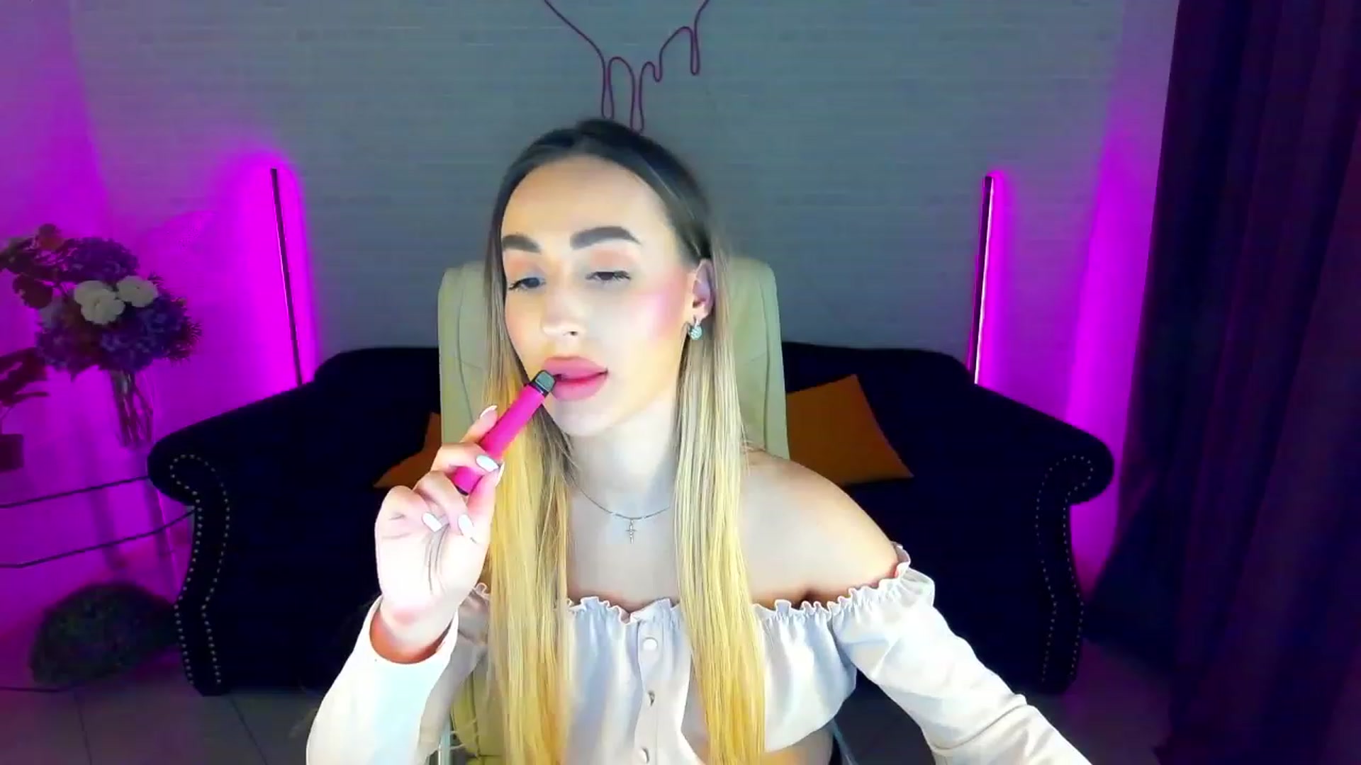 Gallery image thumbnail from LiaBrazzer's myfreecams stream on, 03/21/2023, 16:06 image 7 of 20