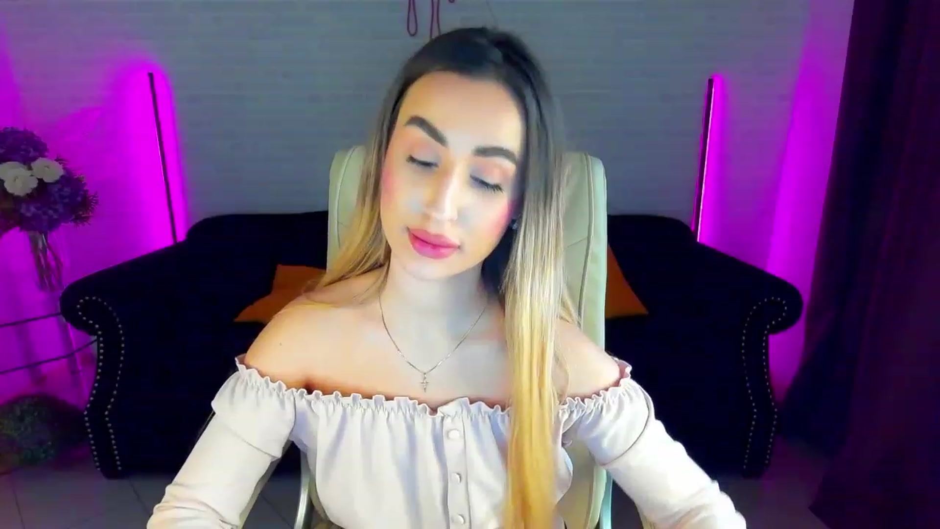 Gallery image thumbnail from LiaBrazzer's myfreecams stream on, 03/21/2023, 16:06 image 14 of 20