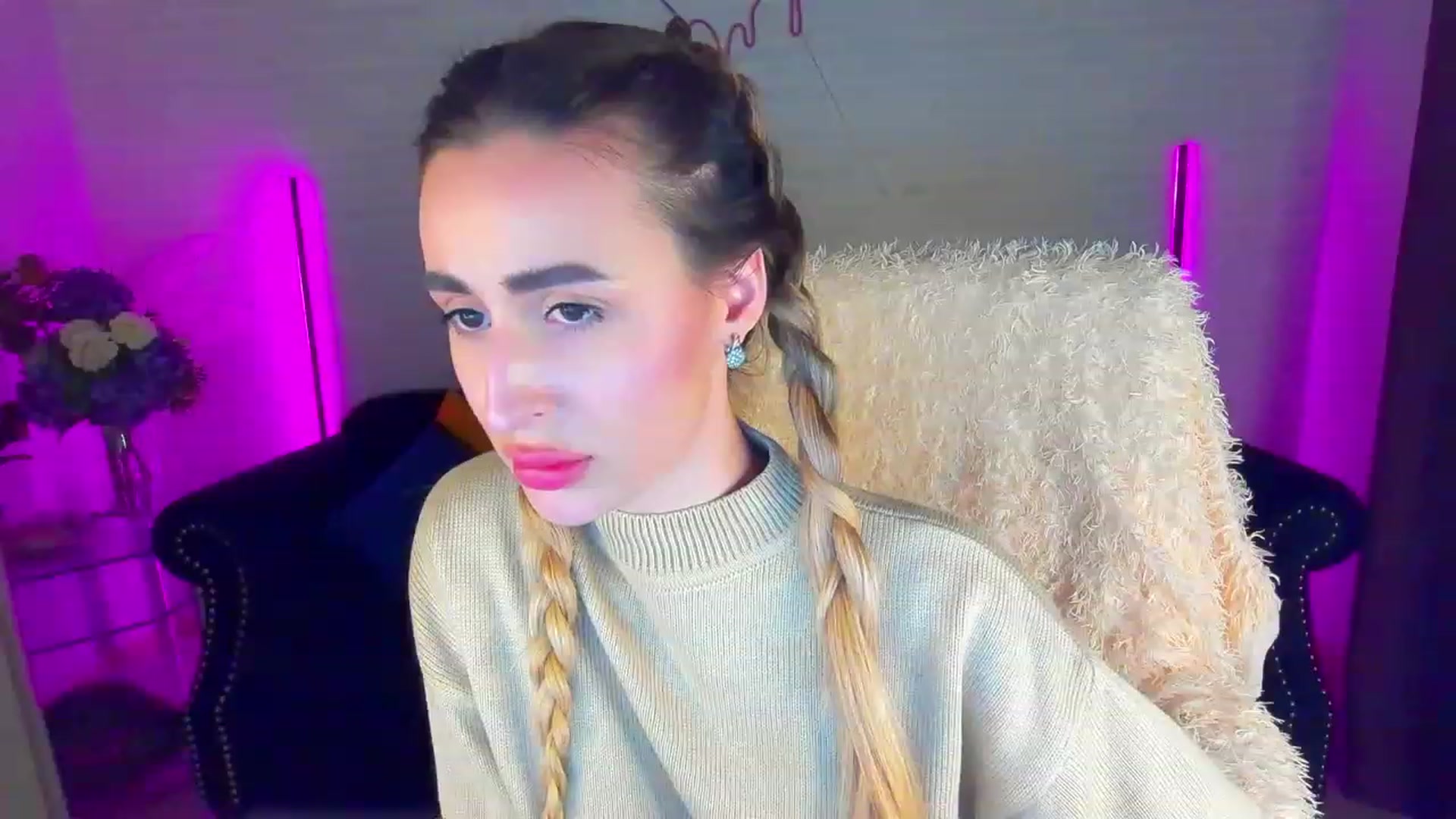 Gallery image thumbnail from LiaBrazzer's myfreecams stream on, 03/21/2023, 20:24 image 20 of 20