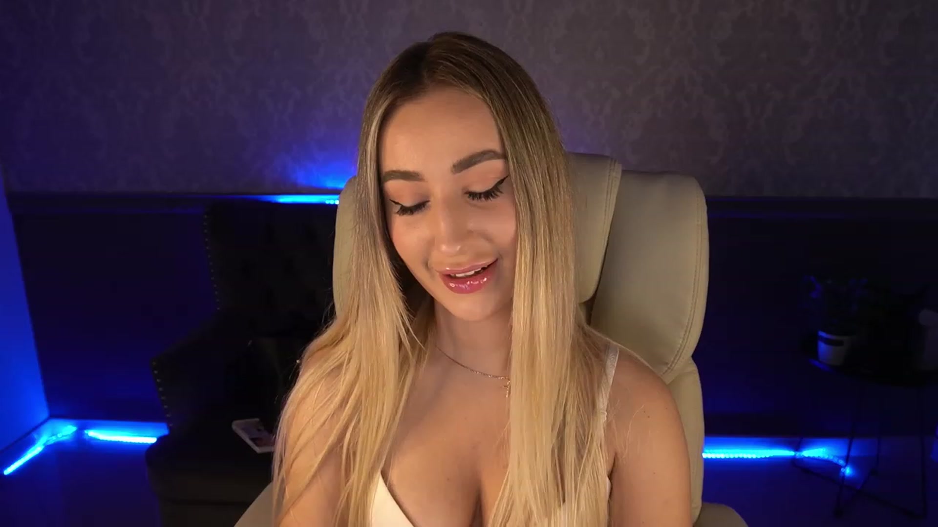 Gallery image thumbnail from LiaBrazzer's myfreecams stream on, 04/17/2023, 07:42 image 4 of 20