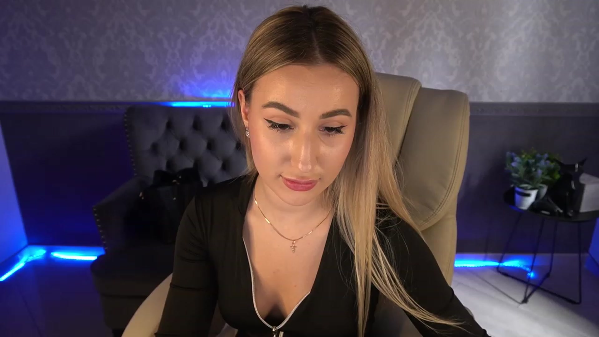 Gallery image thumbnail from LiaBrazzer's myfreecams stream on, 04/17/2023, 10:31 image 6 of 20
