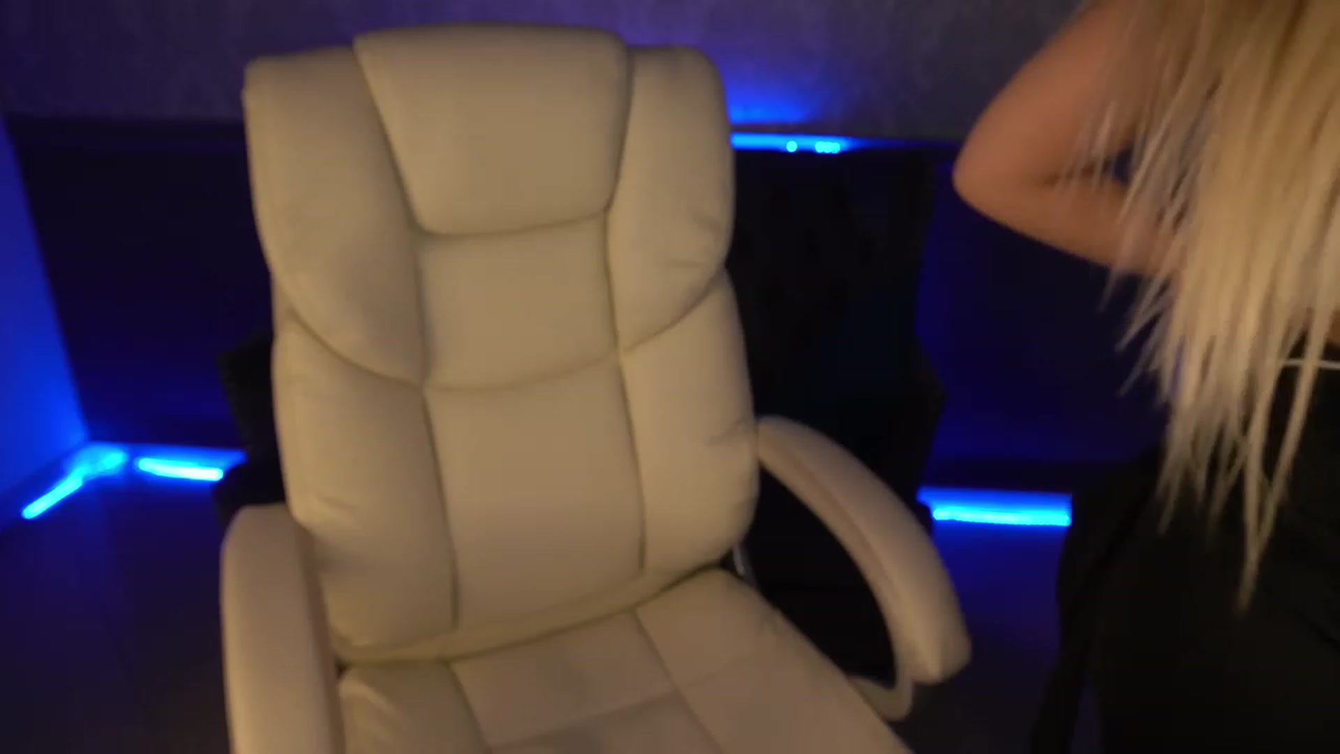 Gallery image thumbnail from LiaBrazzer's myfreecams stream on, 04/17/2023, 10:31 image 19 of 20