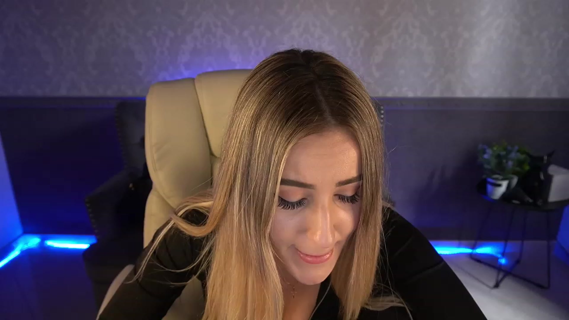 Gallery image thumbnail from LiaBrazzer's myfreecams stream on, 04/17/2023, 10:31 image 2 of 20