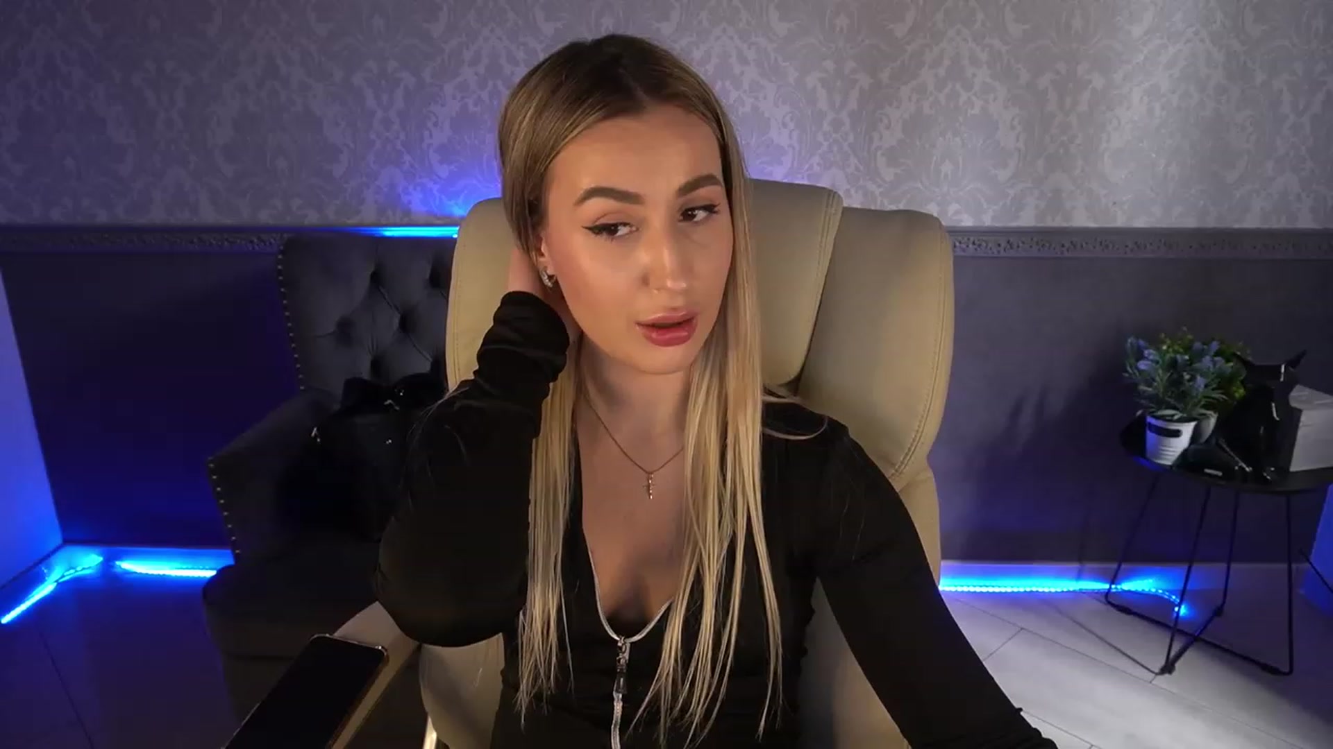 Gallery image thumbnail from LiaBrazzer's myfreecams stream on, 04/17/2023, 10:31 image 5 of 20