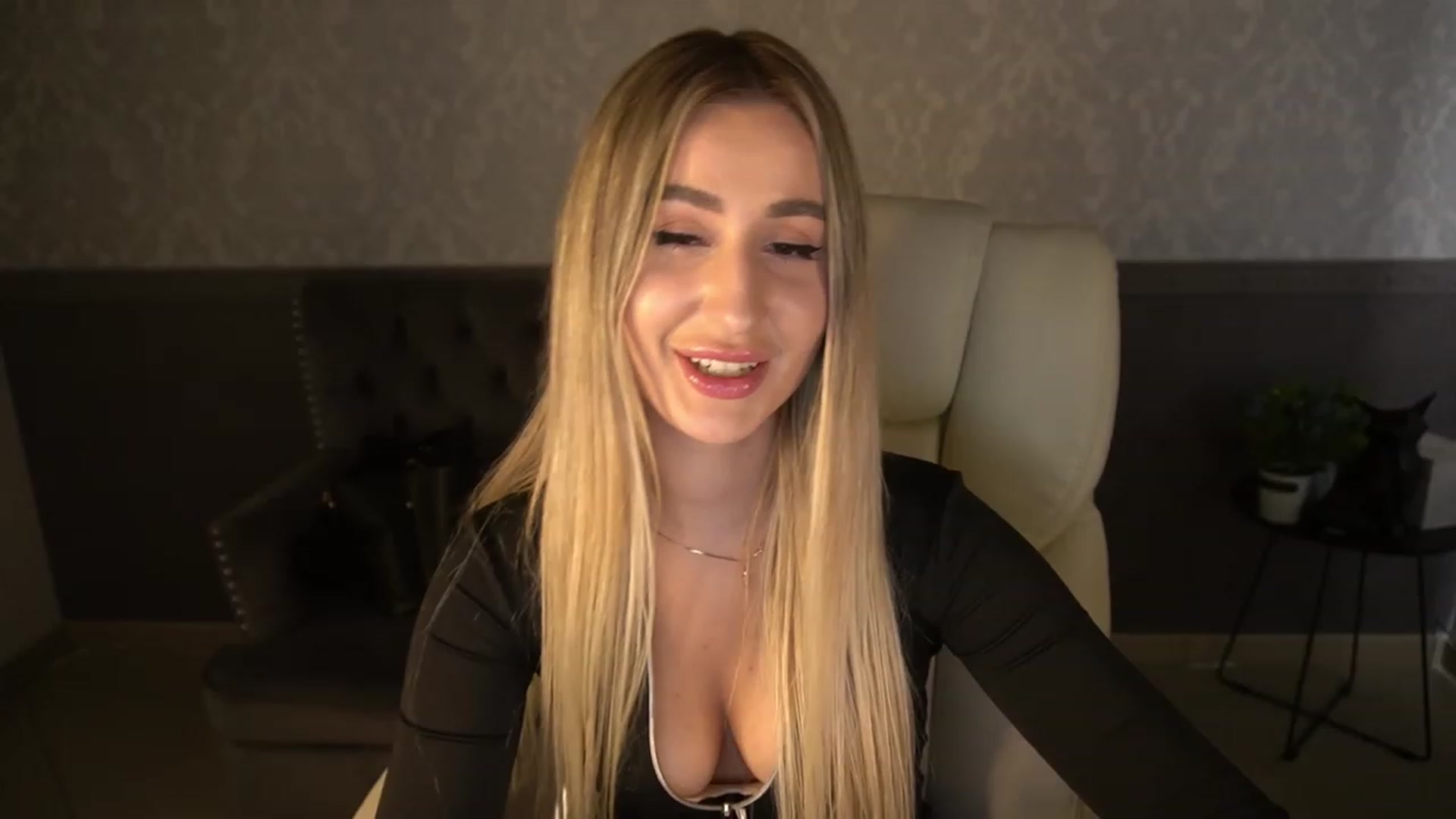 Gallery image thumbnail from LiaBrazzer's myfreecams stream on, 04/17/2023, 12:17 image 3 of 20