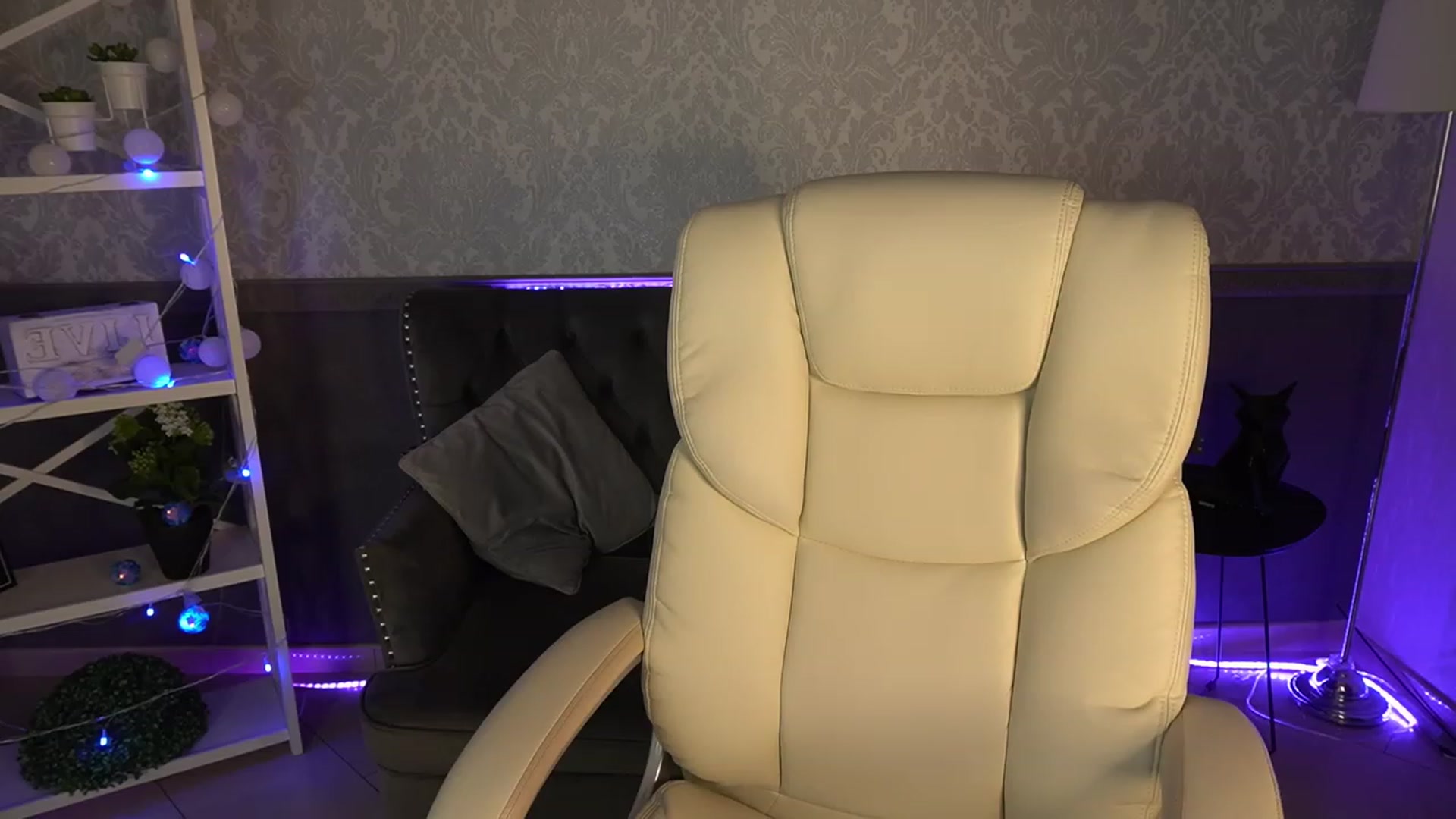 Gallery image thumbnail from LiaBrazzer's myfreecams stream on, 04/19/2023, 13:59 image 9 of 20