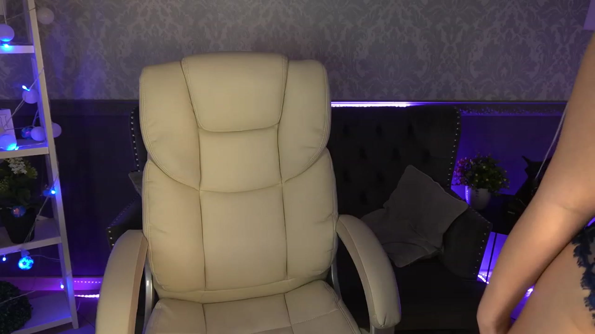 Gallery image thumbnail from LiaBrazzer's myfreecams stream on, 04/19/2023, 16:53 image 14 of 20