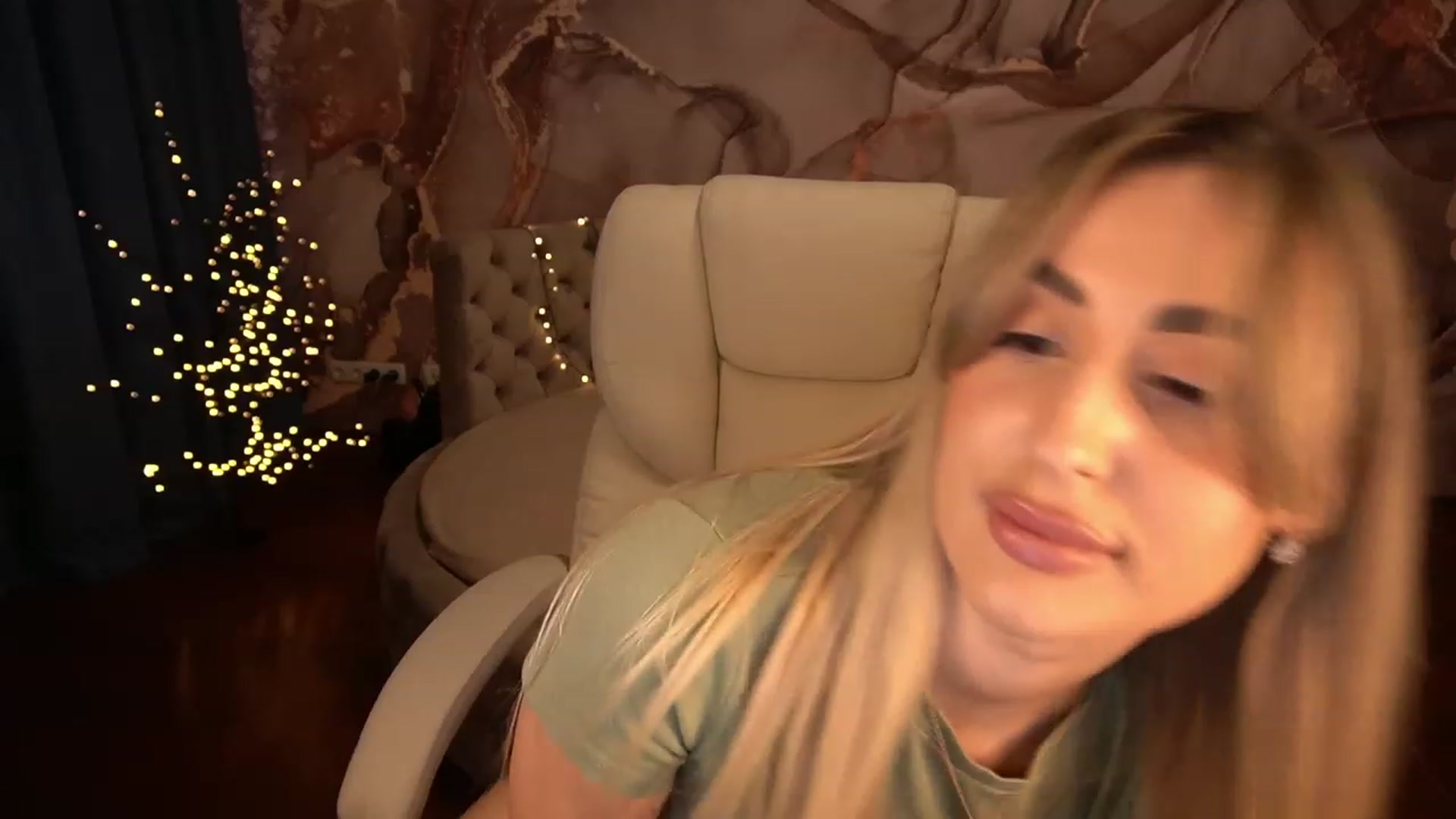 Gallery image thumbnail from LiaBrazzer's myfreecams stream on, 04/22/2023, 16:28 image 15 of 20