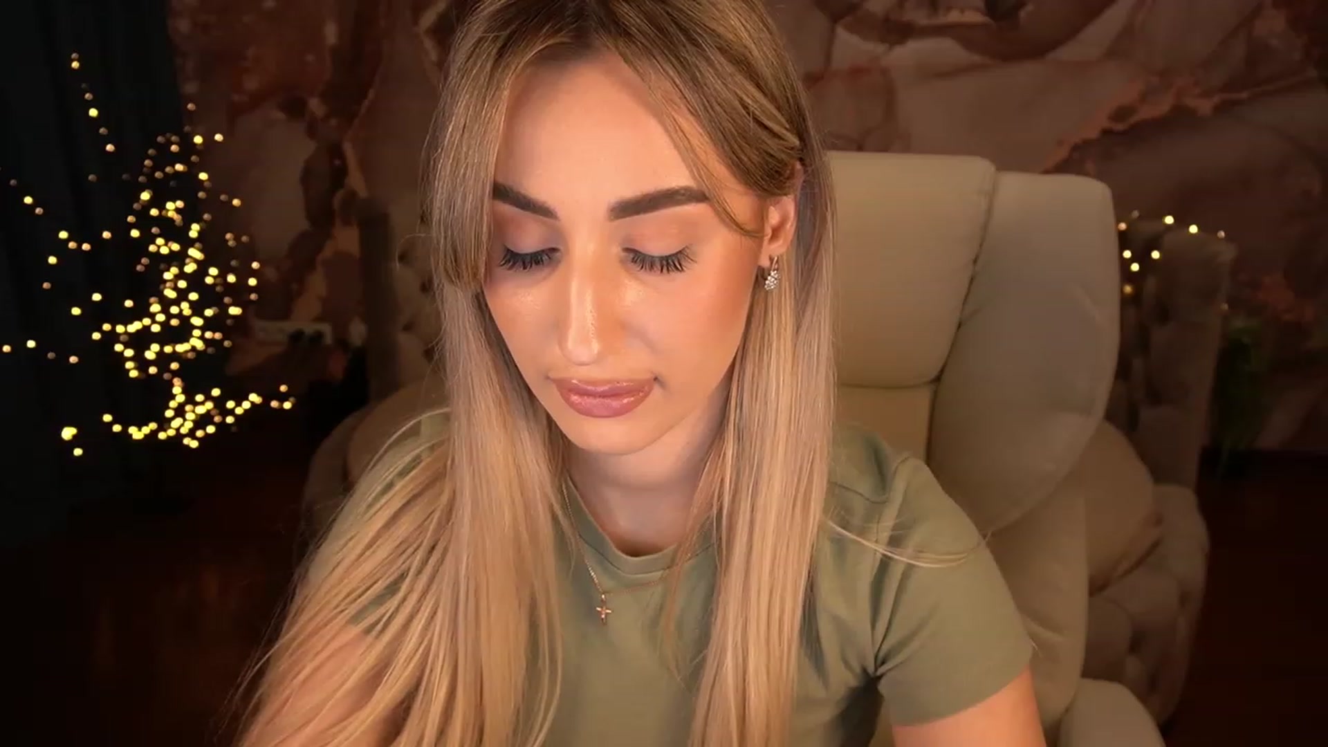 Gallery image thumbnail from LiaBrazzer's myfreecams stream on, 04/22/2023, 16:28 image 17 of 20