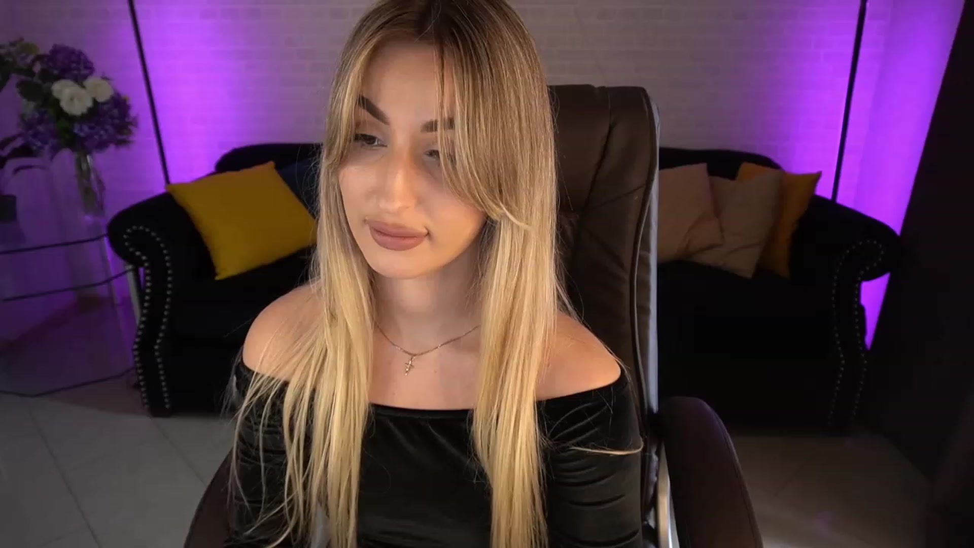 Gallery image thumbnail from LiaBrazzer's myfreecams stream on, 04/23/2023, 11:54 image 8 of 20