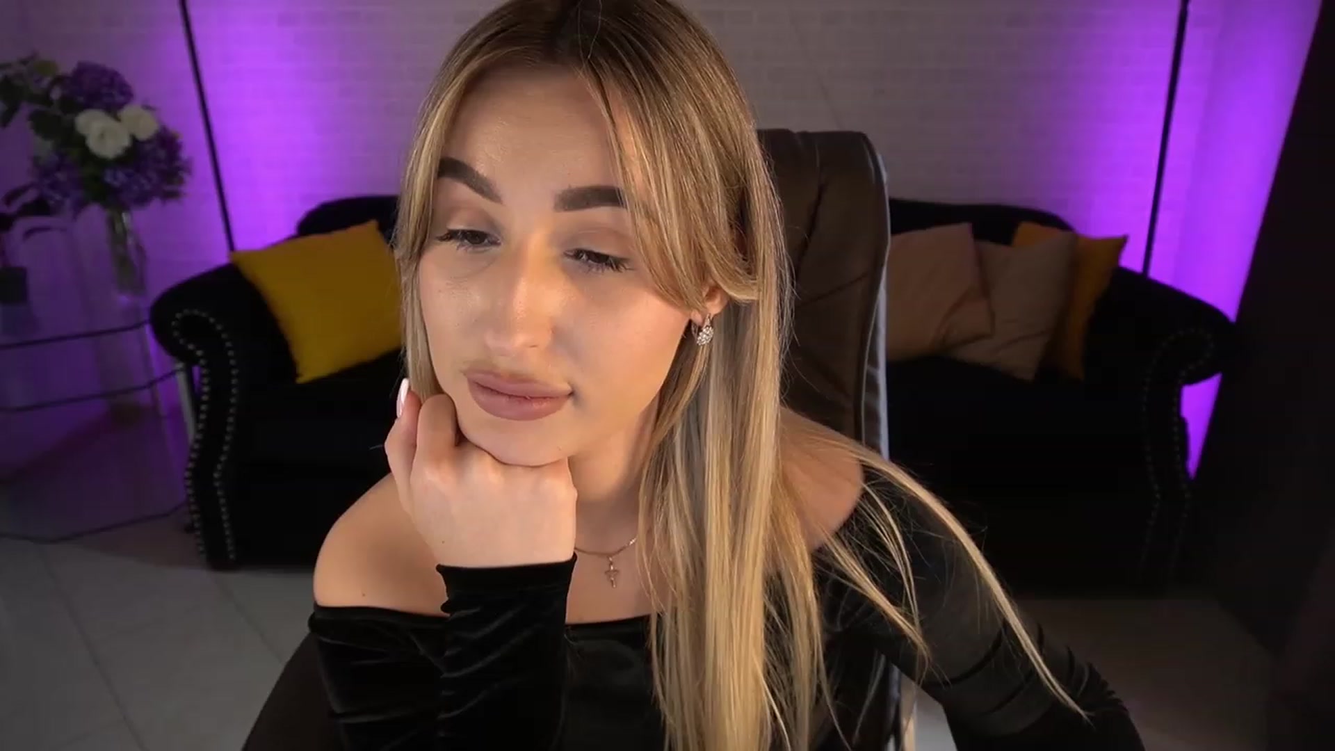 Gallery image thumbnail from LiaBrazzer's myfreecams stream on, 04/23/2023, 11:54 image 15 of 20