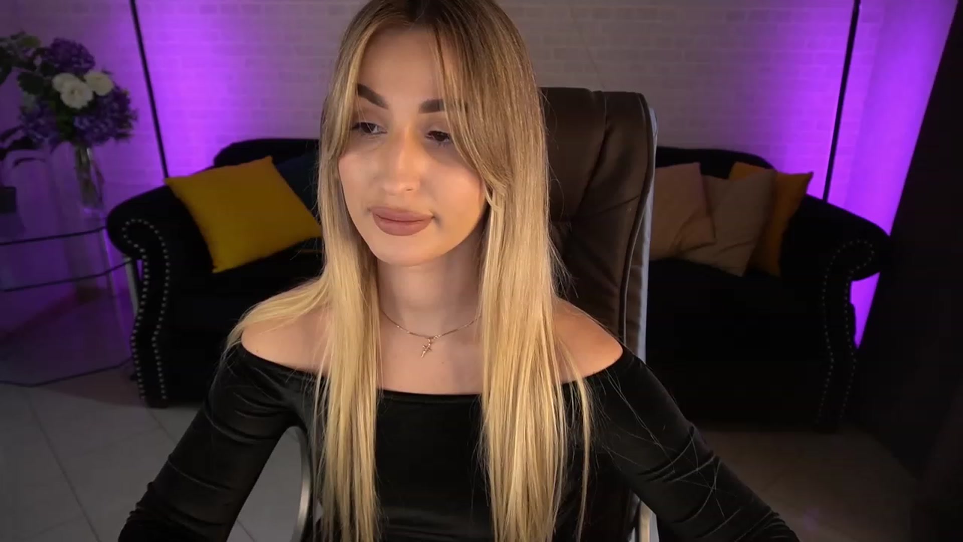 Gallery image thumbnail from LiaBrazzer's myfreecams stream on, 04/23/2023, 11:54 image 2 of 20