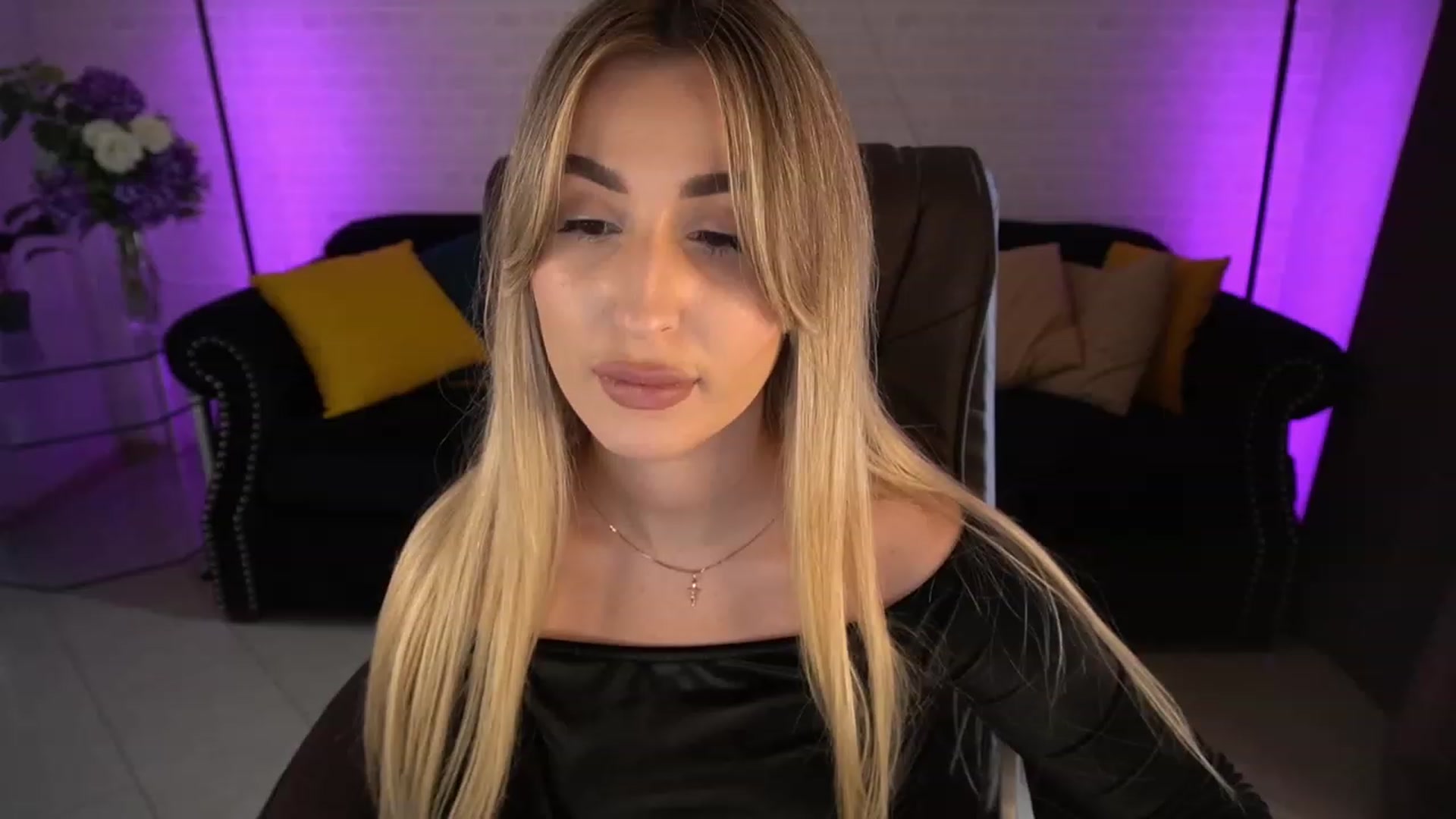 Gallery image thumbnail from LiaBrazzer's myfreecams stream on, 04/23/2023, 11:54 image 16 of 20