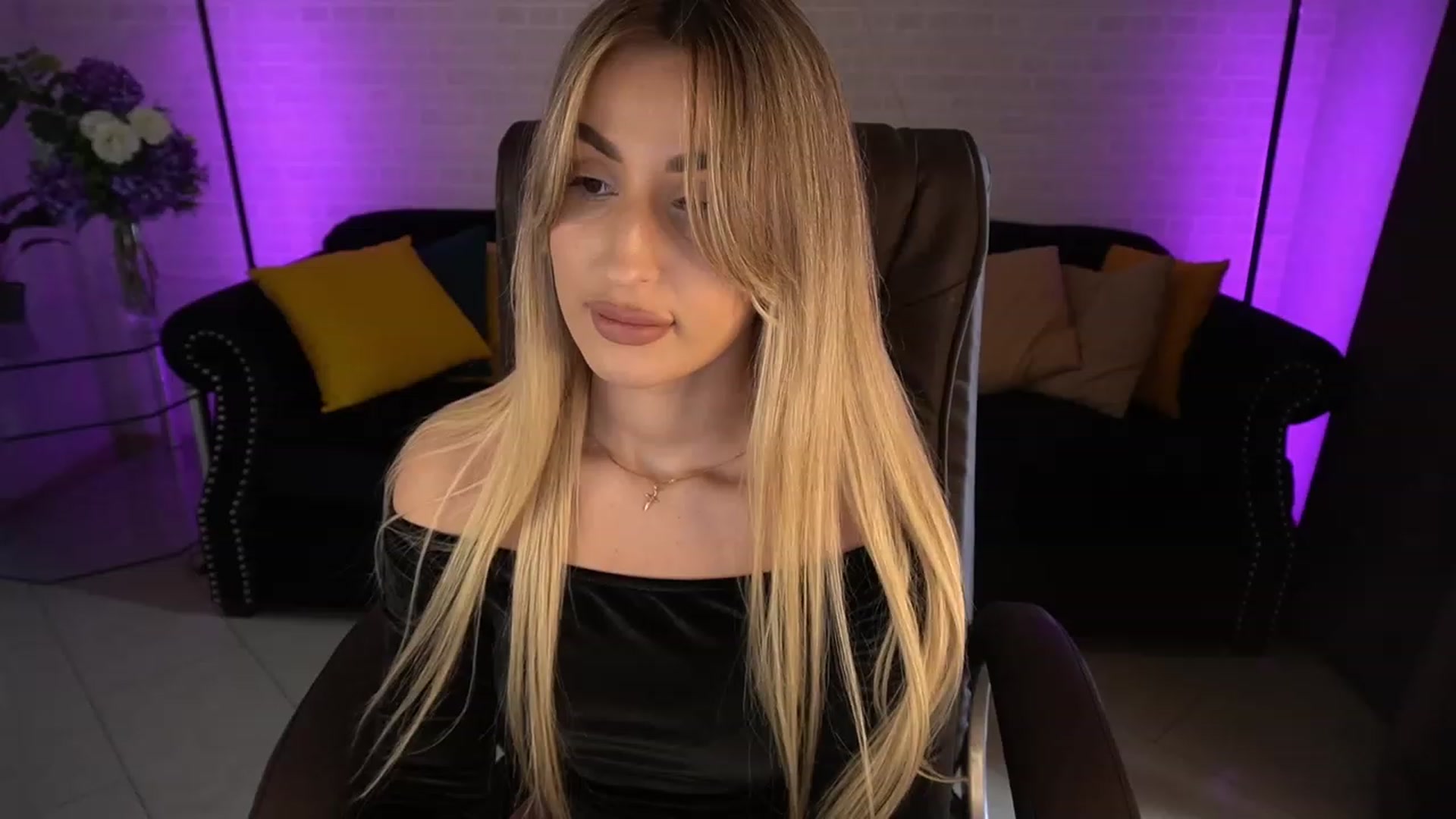 Gallery image thumbnail from LiaBrazzer's myfreecams stream on, 04/23/2023, 11:54 image 1 of 20
