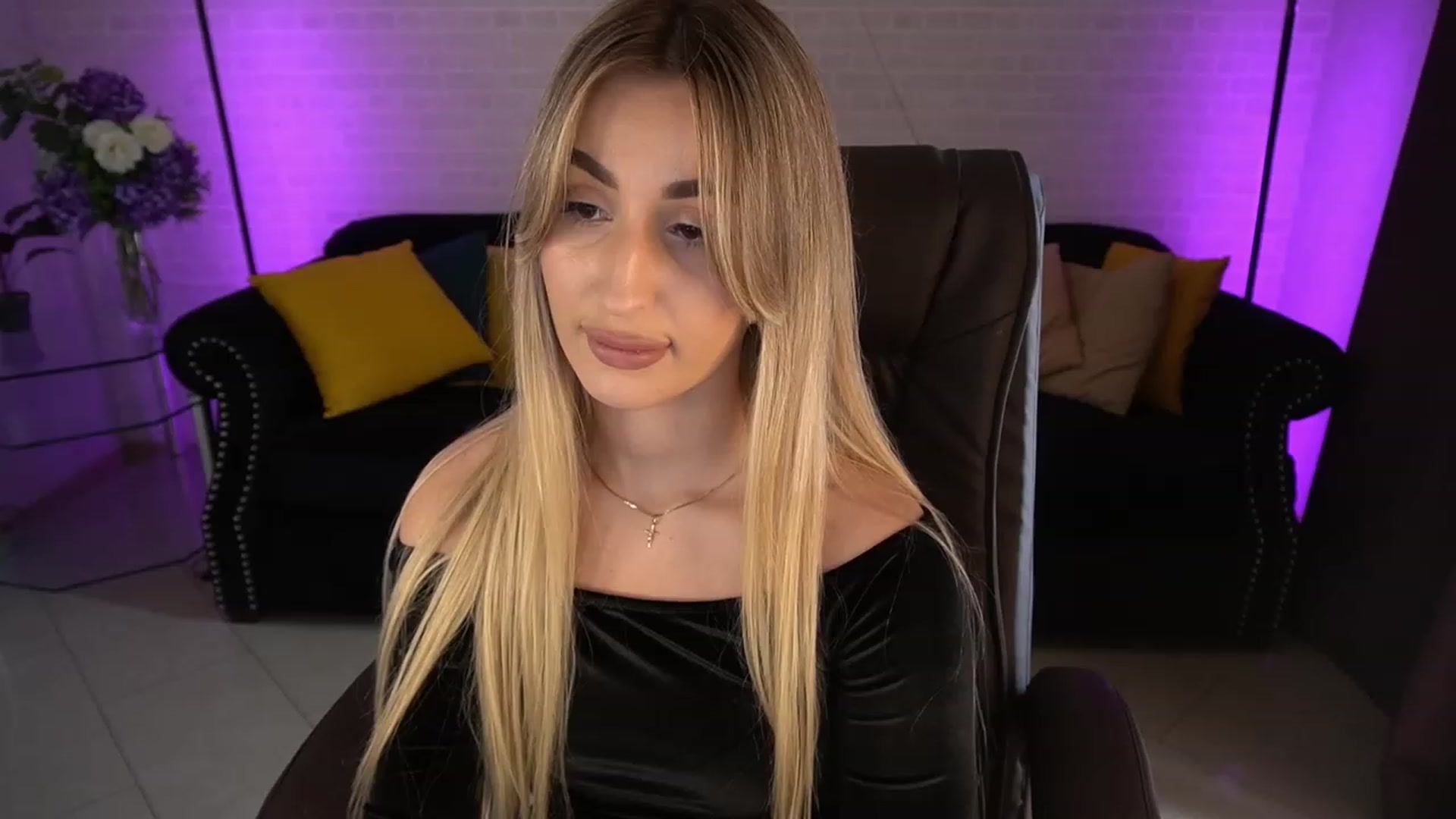 Gallery image thumbnail from LiaBrazzer's myfreecams stream on, 04/23/2023, 11:54 image 17 of 20