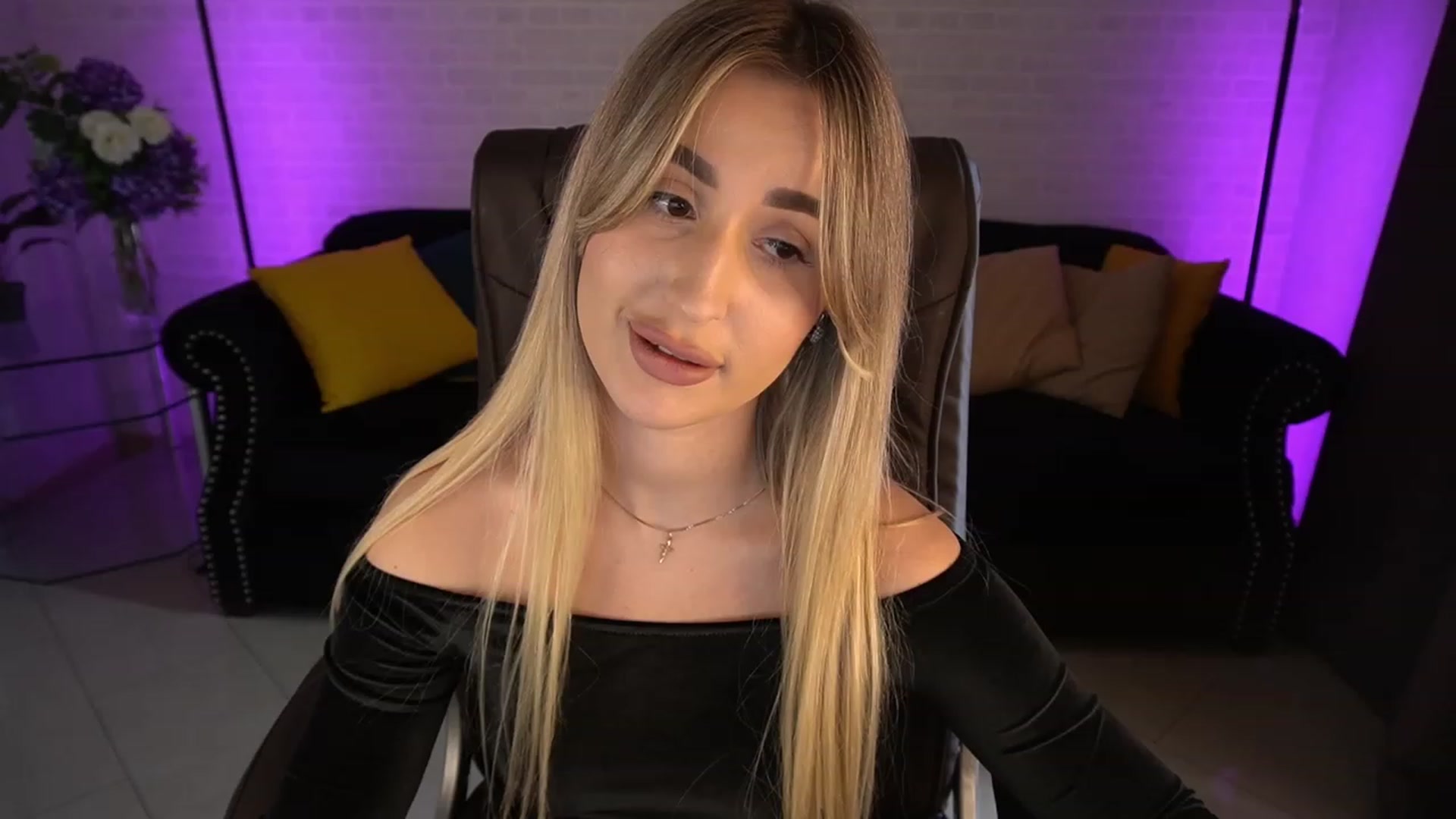 Gallery image thumbnail from LiaBrazzer's myfreecams stream on, 04/23/2023, 11:54 image 3 of 20