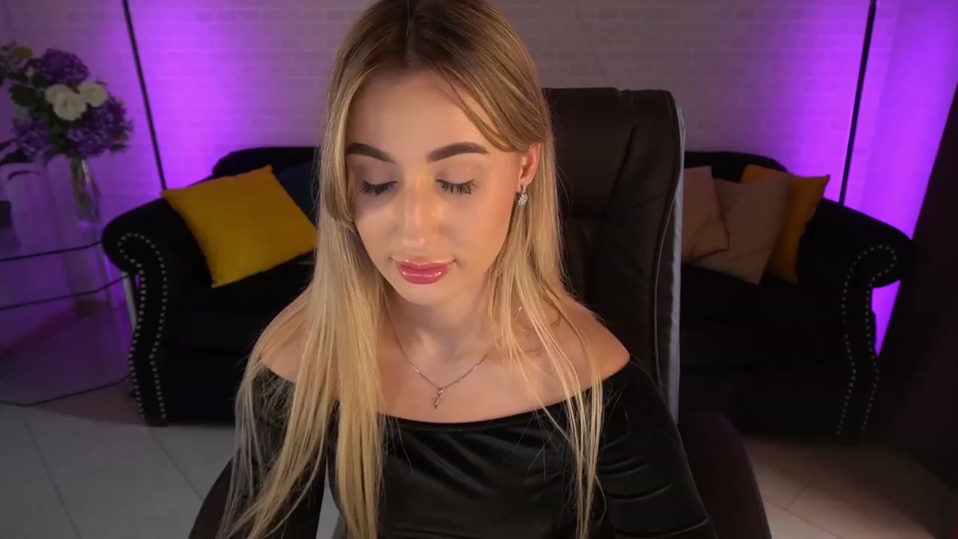 Gallery image thumbnail from LiaBrazzer's myfreecams stream on, 04/23/2023, 14:03 image 1 of 20