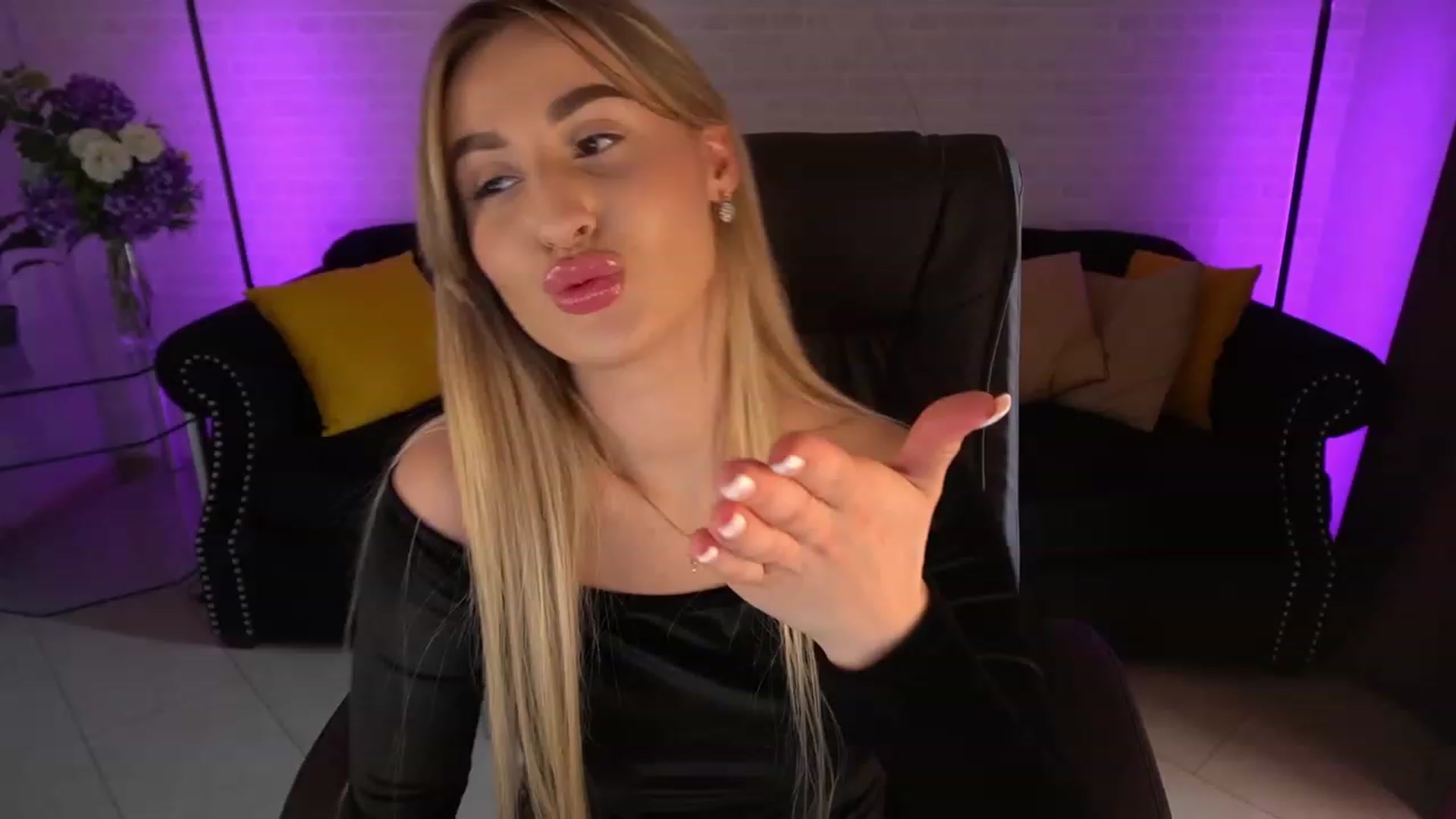 Gallery image thumbnail from LiaBrazzer's myfreecams stream on, 04/23/2023, 14:03 image 3 of 20