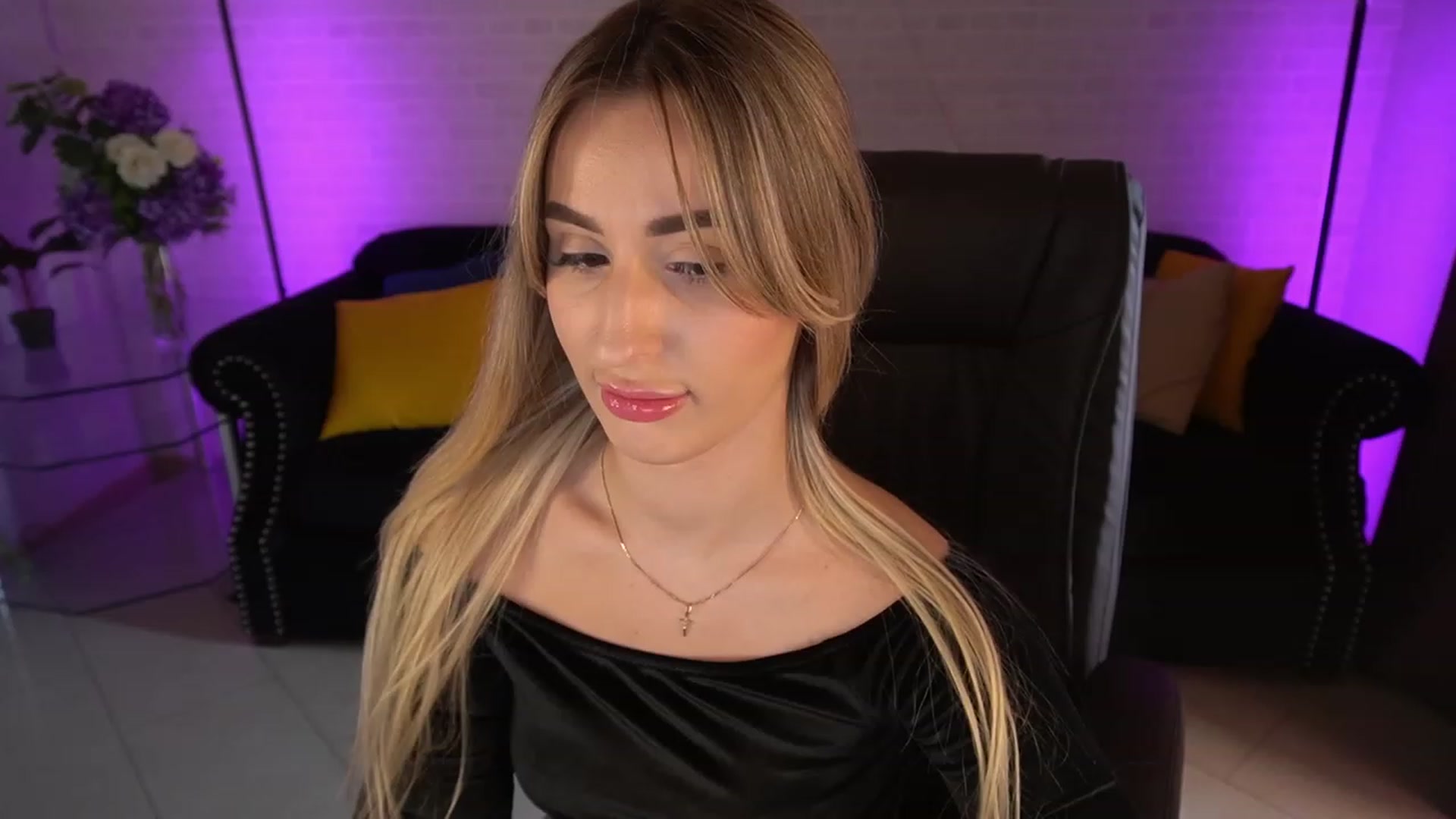 Gallery image thumbnail from LiaBrazzer's myfreecams stream on, 04/23/2023, 14:03 image 14 of 20