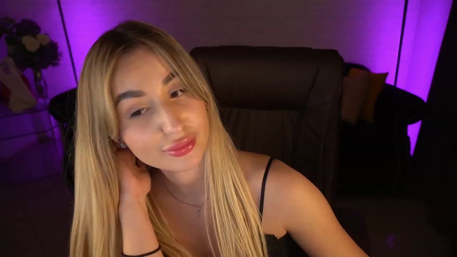 Gallery image thumbnail from LiaBrazzer's myfreecams stream on, 04/23/2023, 17:43 image 16 of 20