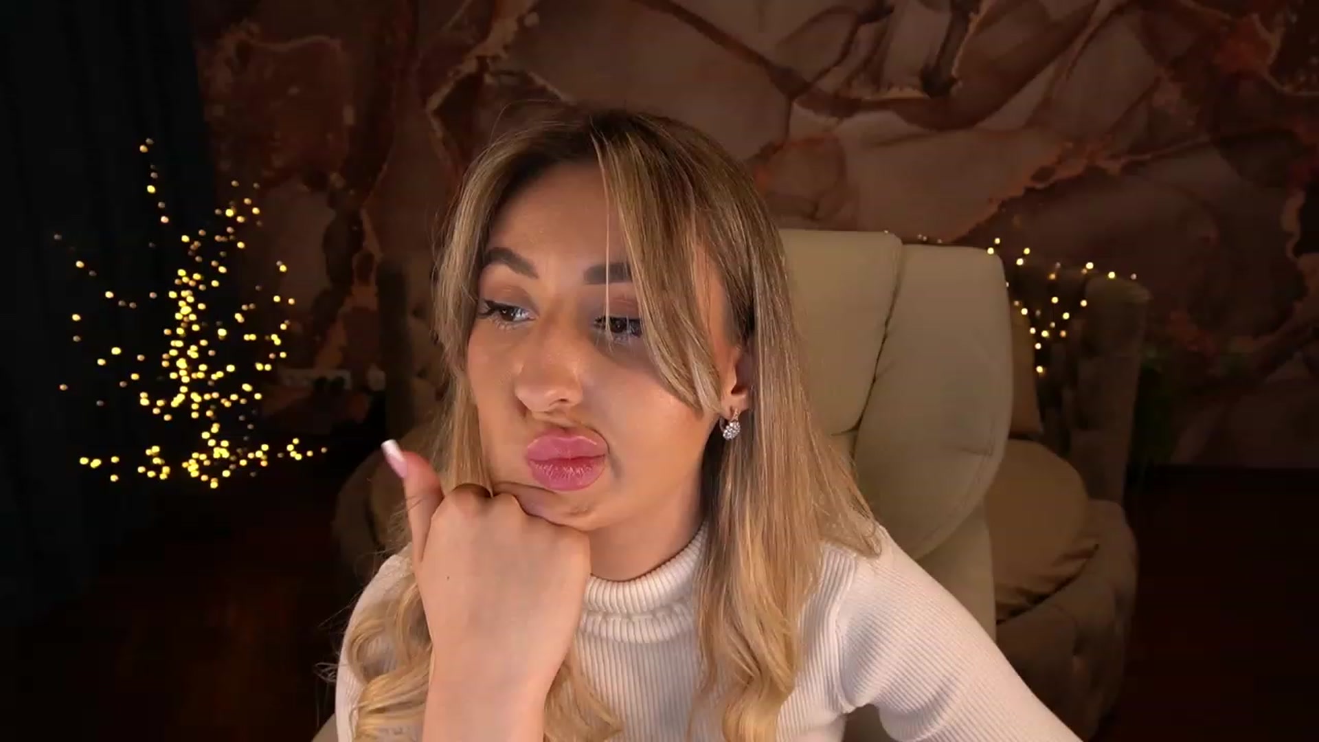 Gallery image thumbnail from LiaBrazzer's myfreecams stream on, 04/26/2023, 18:59 image 16 of 20