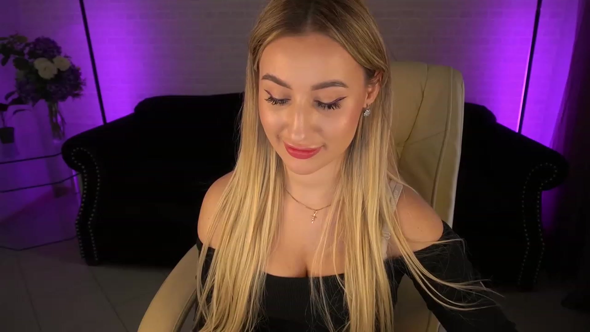 Gallery image thumbnail from LiaBrazzer's myfreecams stream on, 04/30/2023, 11:28 image 10 of 20