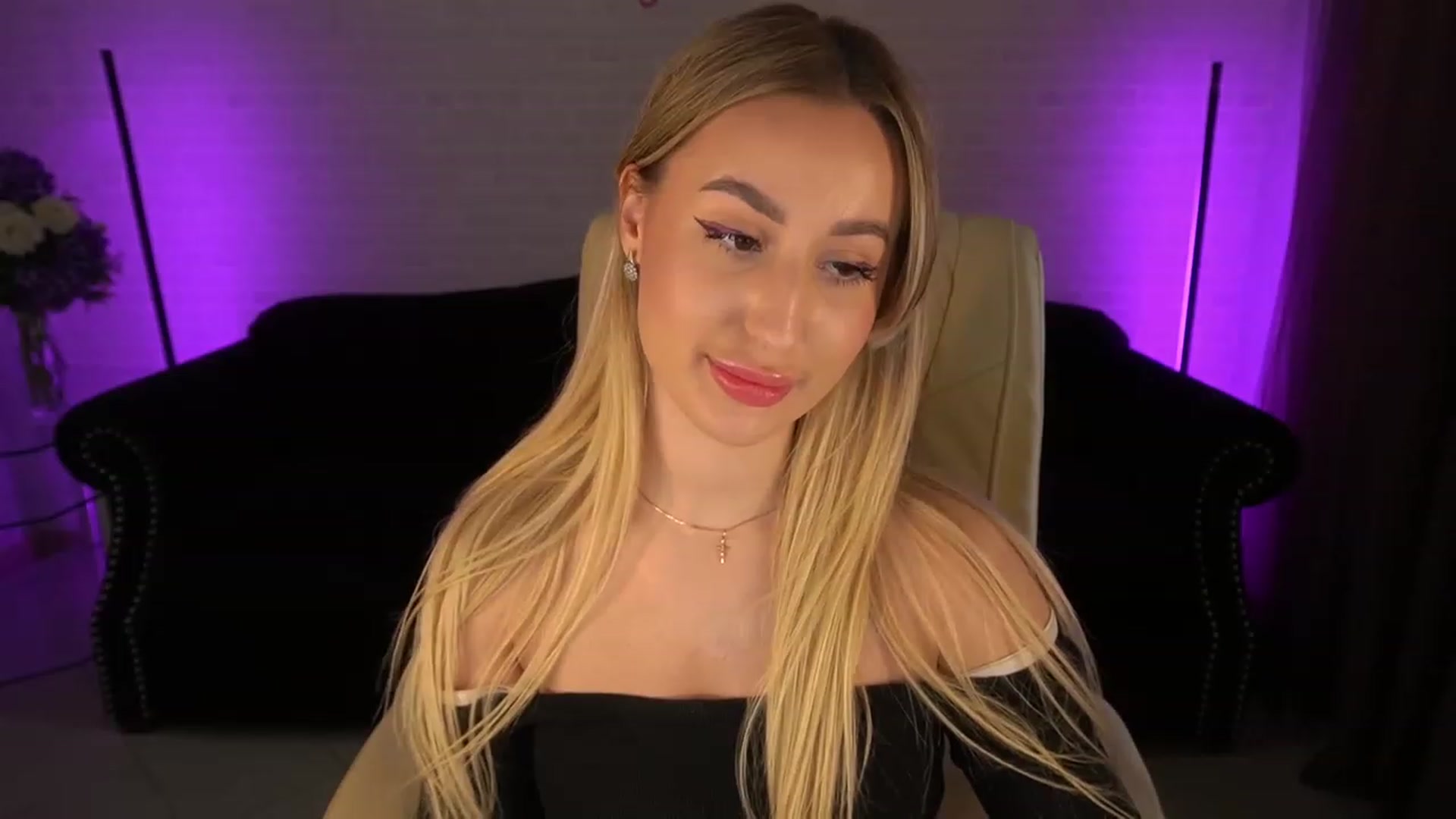 Gallery image thumbnail from LiaBrazzer's myfreecams stream on, 04/30/2023, 11:28 image 6 of 20