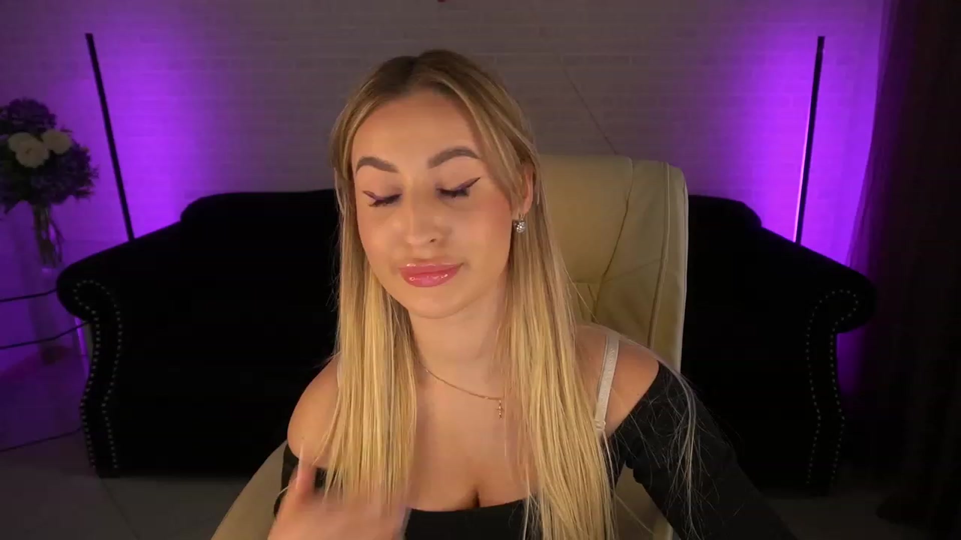 Gallery image thumbnail from LiaBrazzer's myfreecams stream on, 04/30/2023, 11:28 image 1 of 20