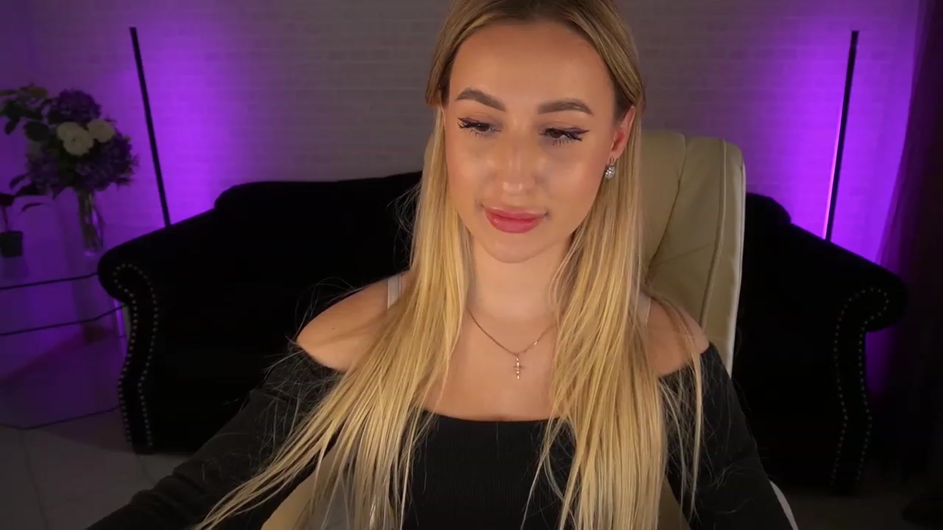 Gallery image thumbnail from LiaBrazzer's myfreecams stream on, 04/30/2023, 11:28 image 14 of 20