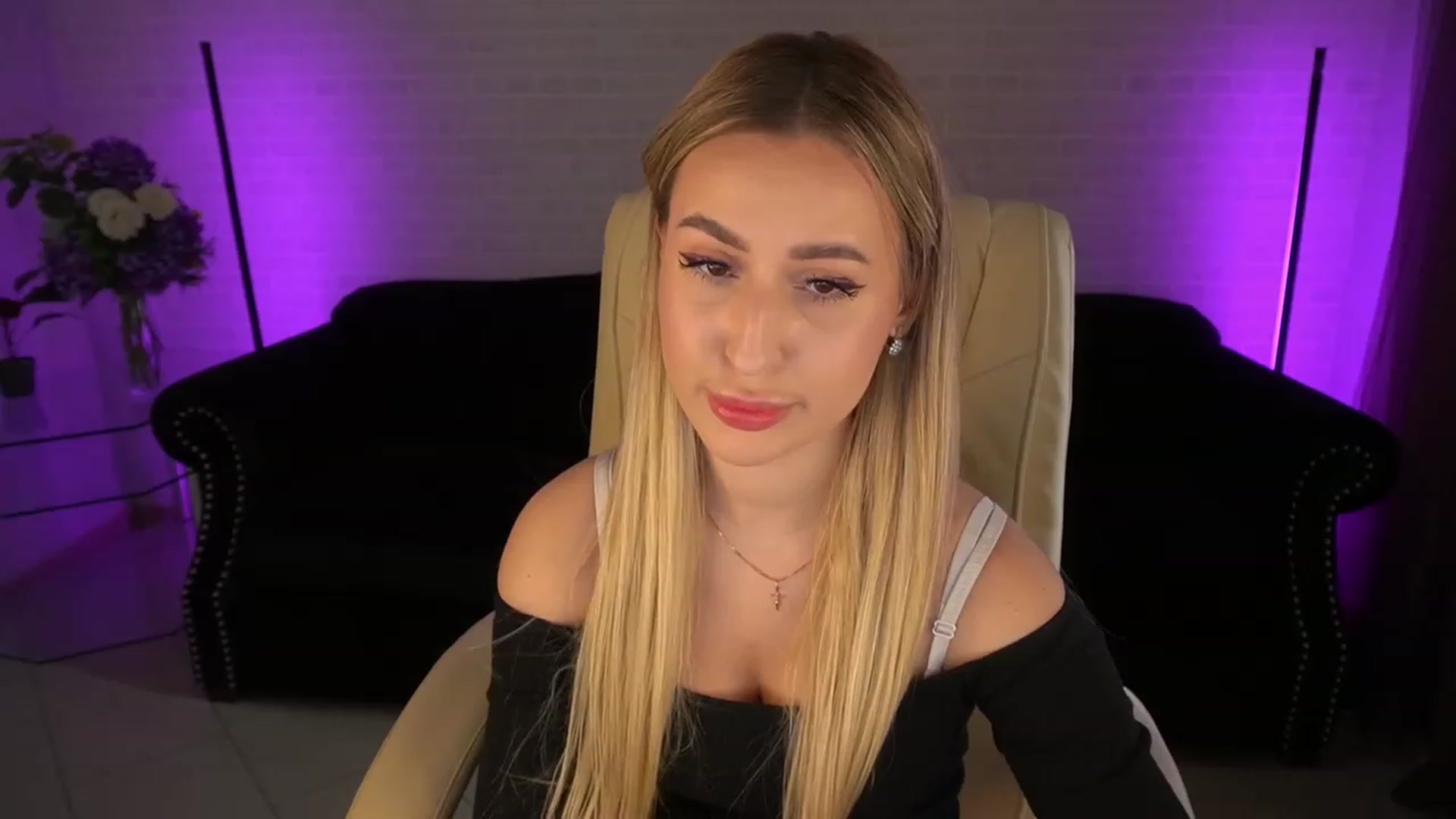 Gallery image thumbnail from LiaBrazzer's myfreecams stream on, 04/30/2023, 11:28 image 15 of 20