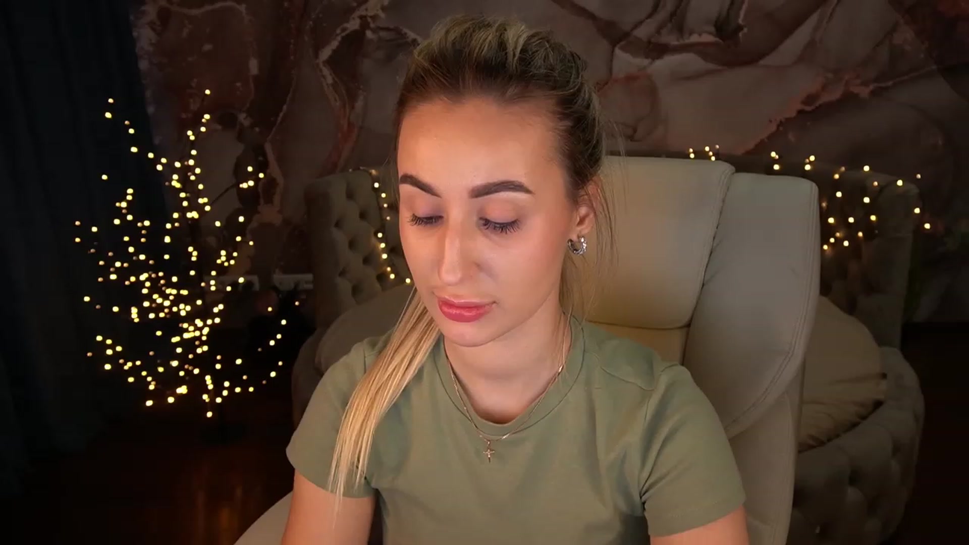 Gallery image thumbnail from LiaBrazzer's myfreecams stream on, 05/01/2023, 16:54 image 14 of 20