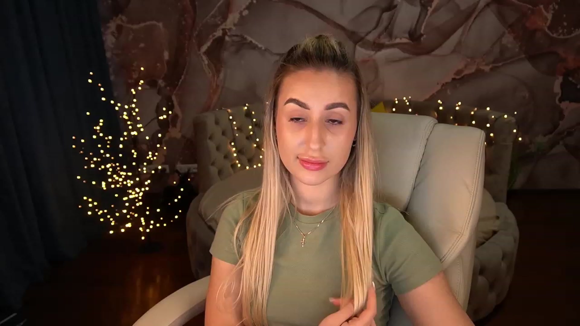 Gallery image thumbnail from LiaBrazzer's myfreecams stream on, 05/01/2023, 16:54 image 18 of 20