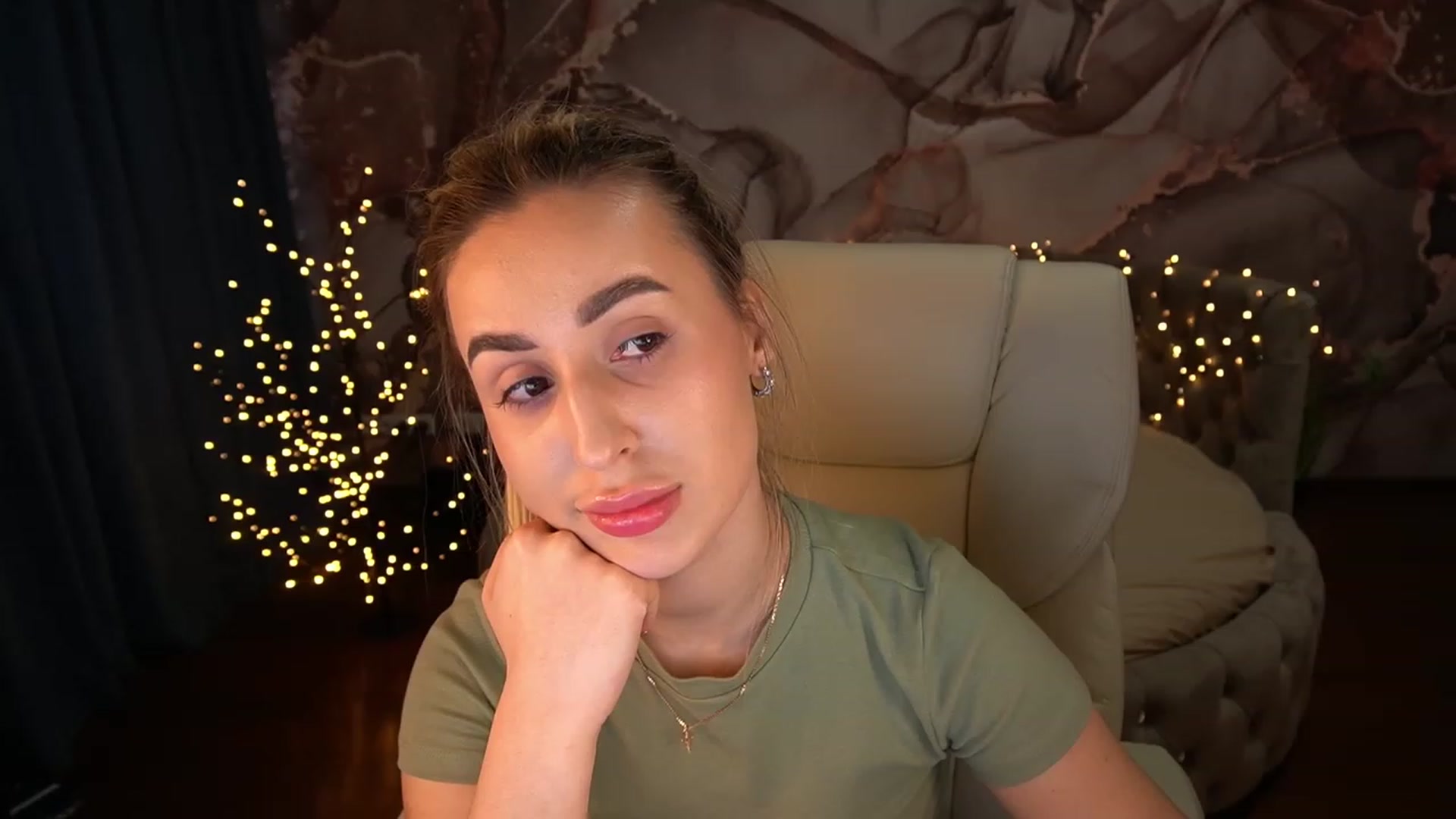Gallery image thumbnail from LiaBrazzer's myfreecams stream on, 05/01/2023, 16:54 image 10 of 20