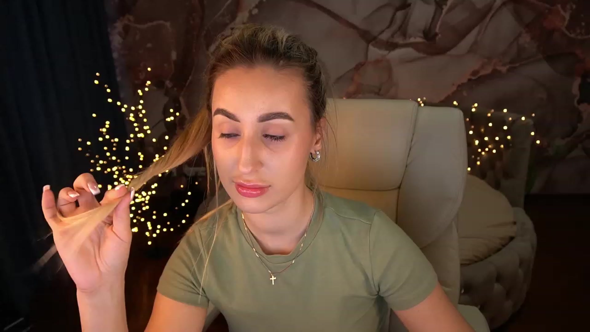 Gallery image thumbnail from LiaBrazzer's myfreecams stream on, 05/01/2023, 16:54 image 8 of 20