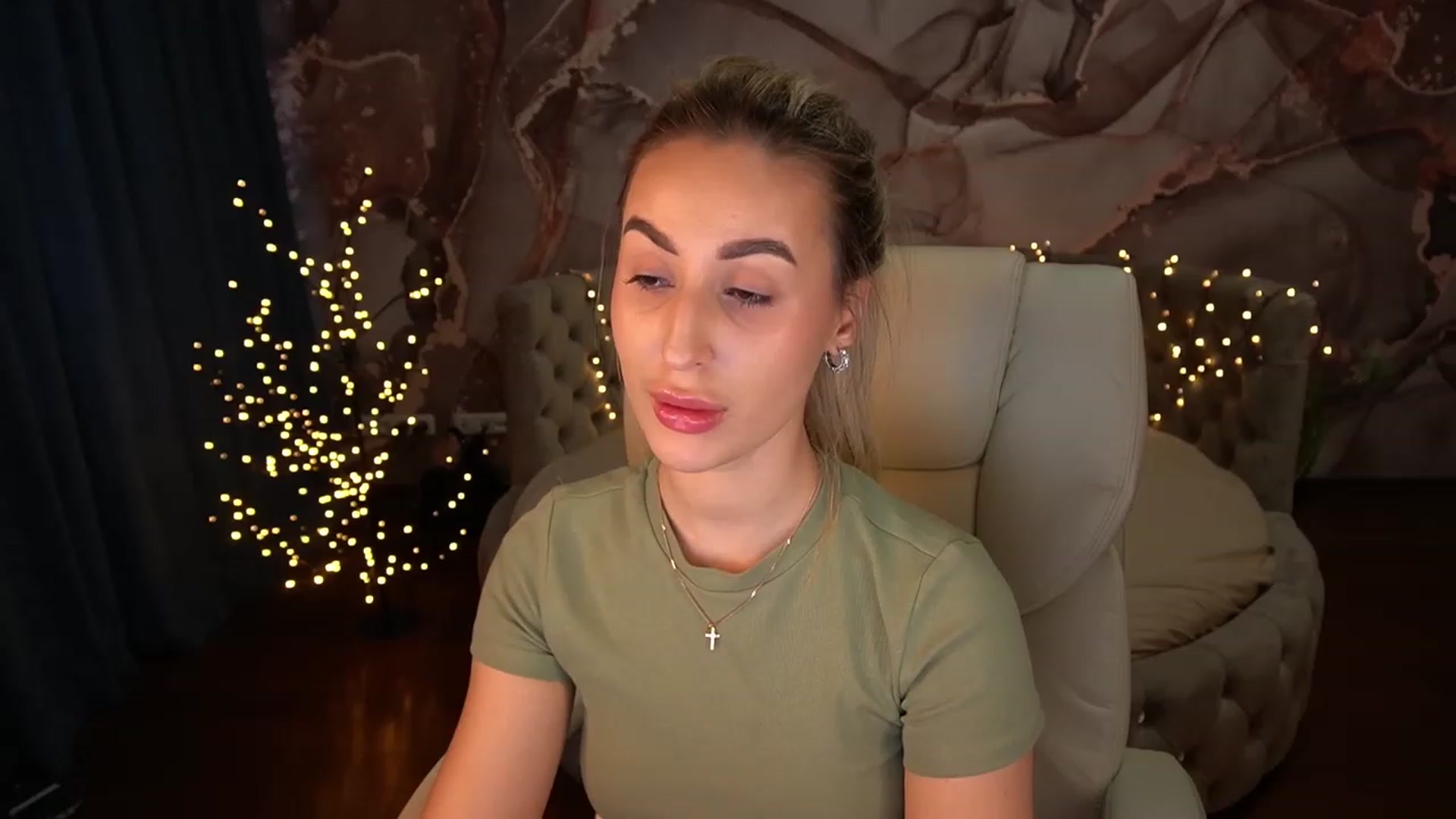Gallery image thumbnail from LiaBrazzer's myfreecams stream on, 05/01/2023, 16:54 image 7 of 20