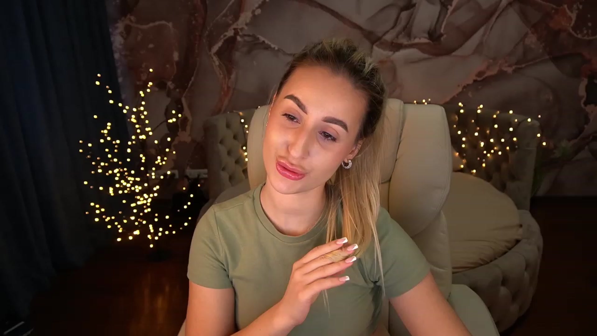 Gallery image thumbnail from LiaBrazzer's myfreecams stream on, 05/01/2023, 16:54 image 4 of 20