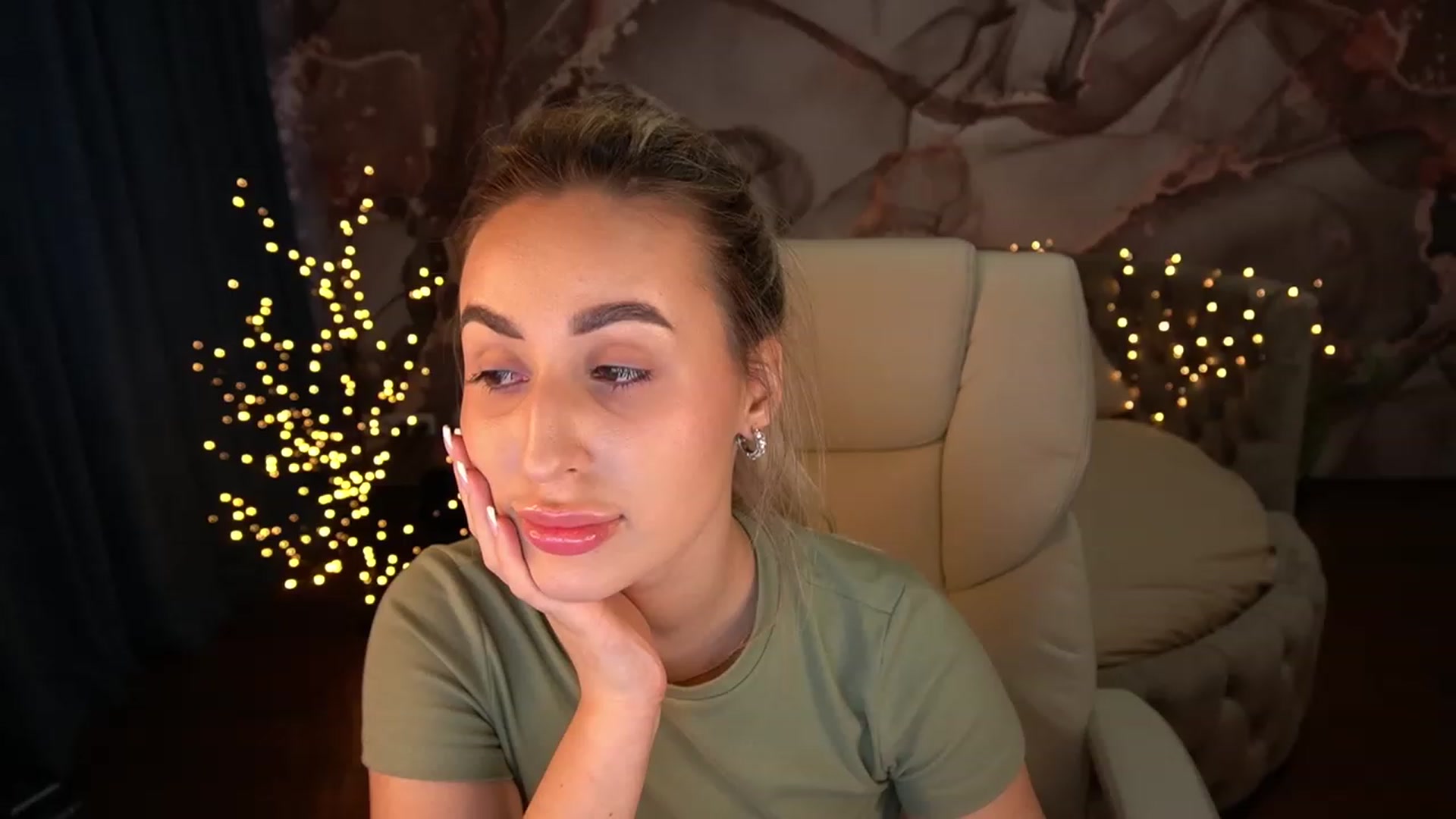 Gallery image thumbnail from LiaBrazzer's myfreecams stream on, 05/01/2023, 16:54 image 3 of 20