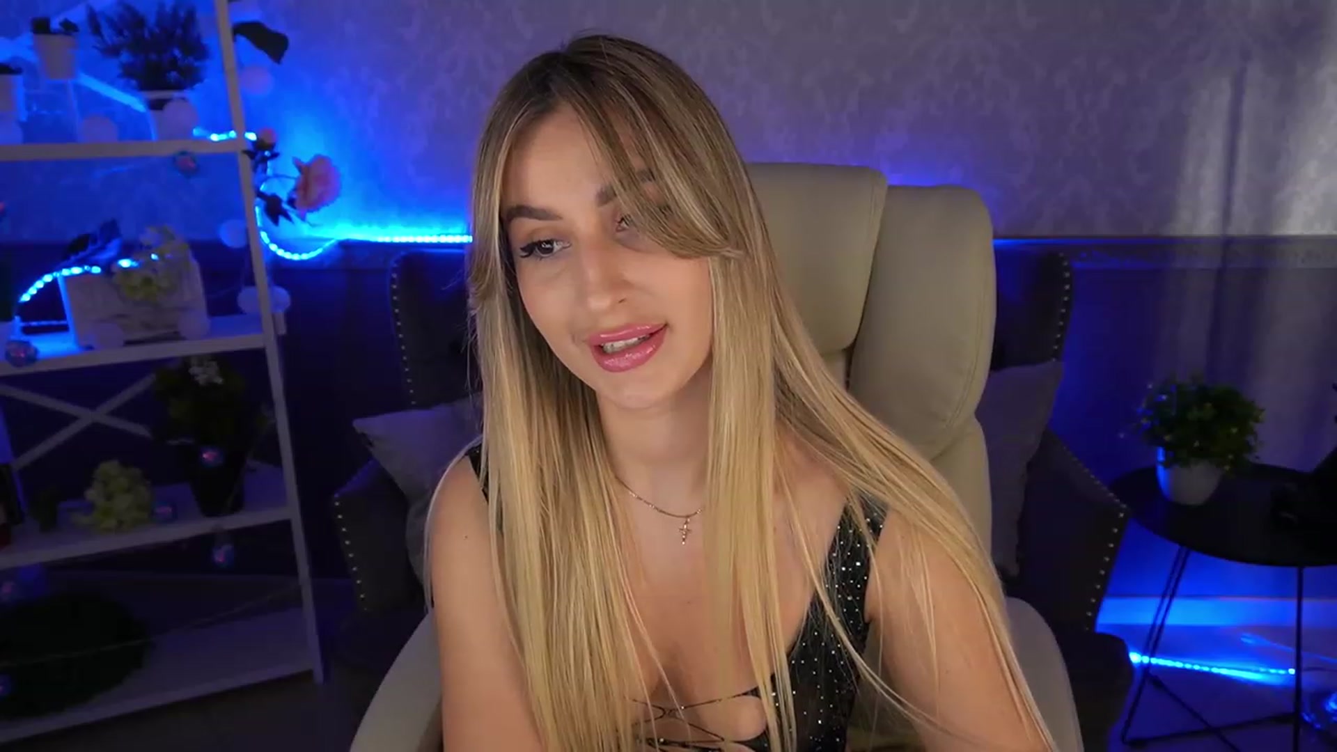 Gallery image thumbnail from LiaBrazzer's myfreecams stream on, 05/02/2023, 15:35 image 5 of 20